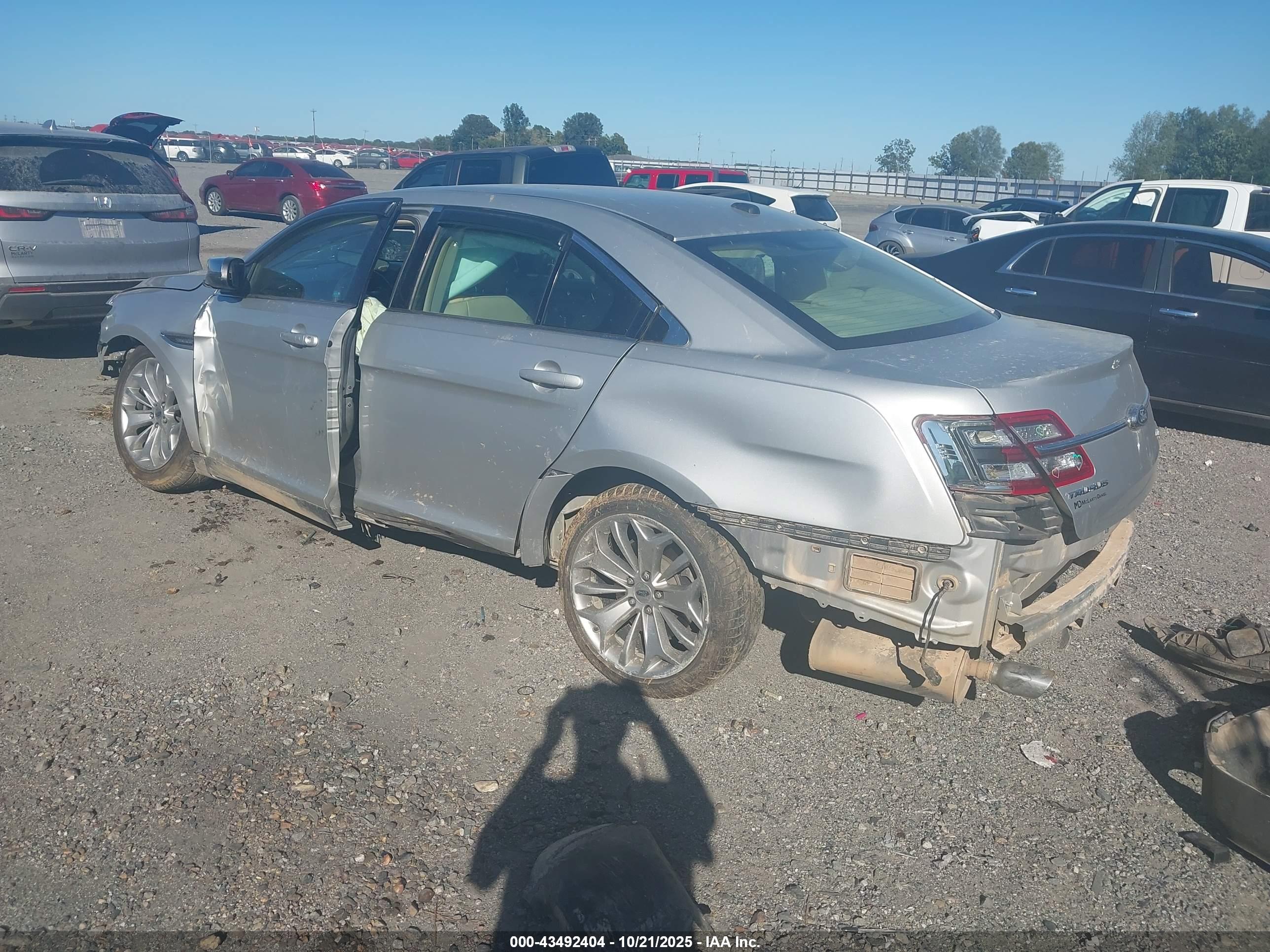 FORD TAURUS image 3
