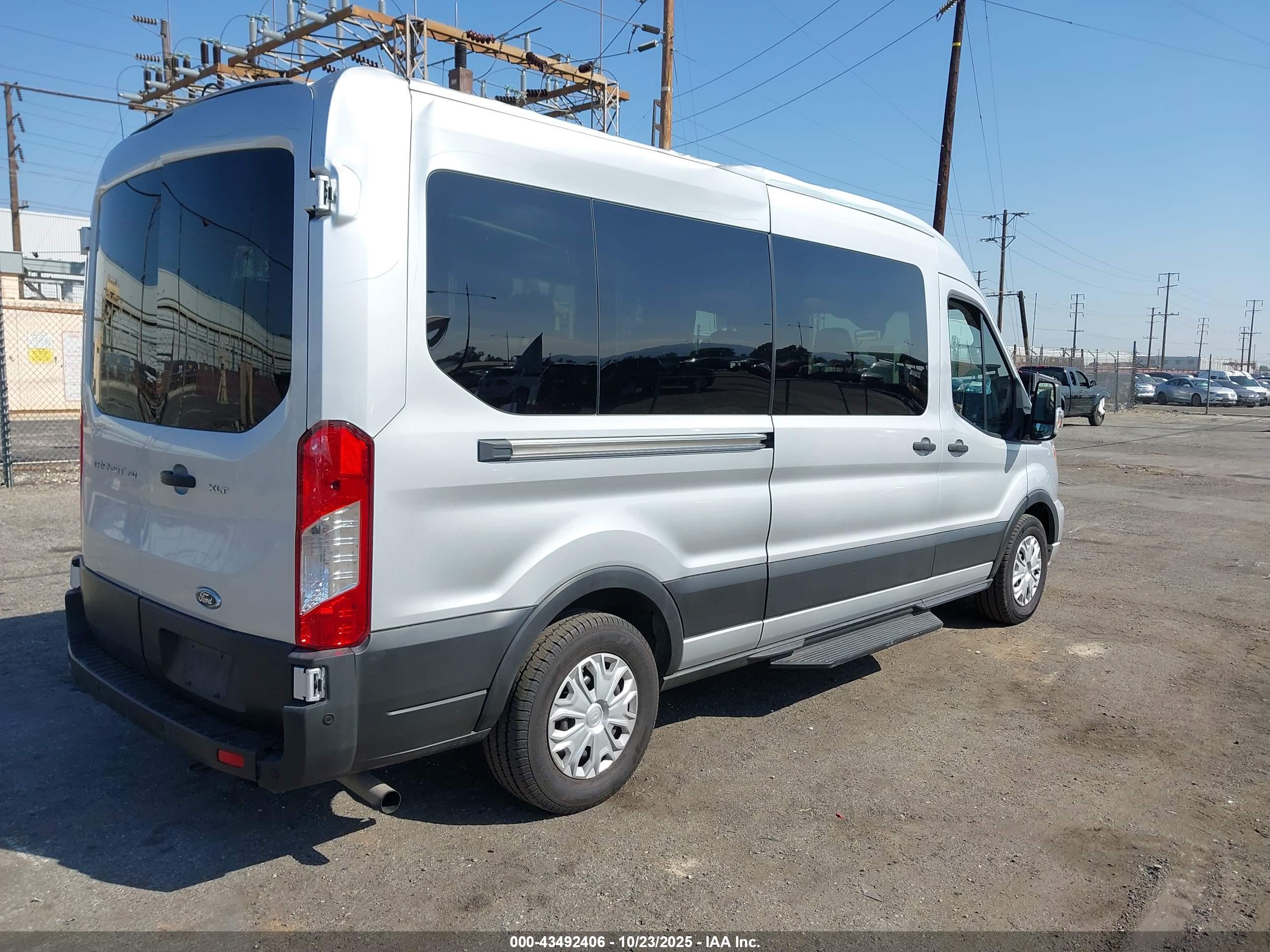 FORD TRANSIT-350 image 4