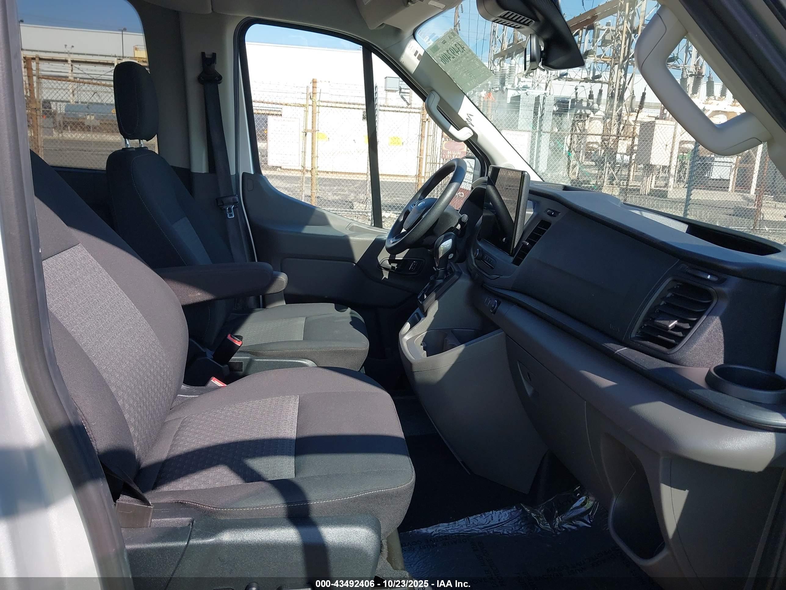 FORD TRANSIT-350 image 5
