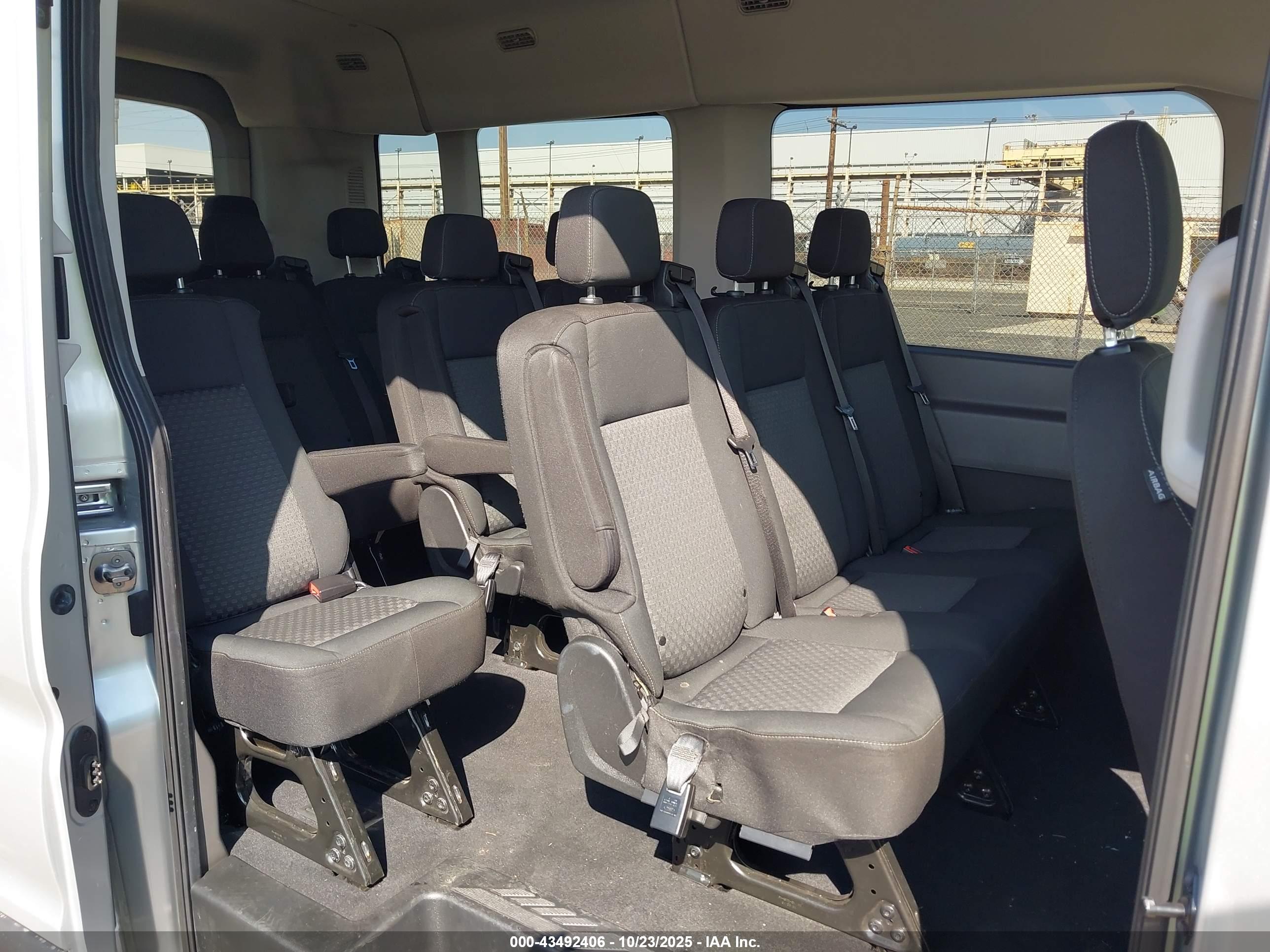 FORD TRANSIT-350 image 8