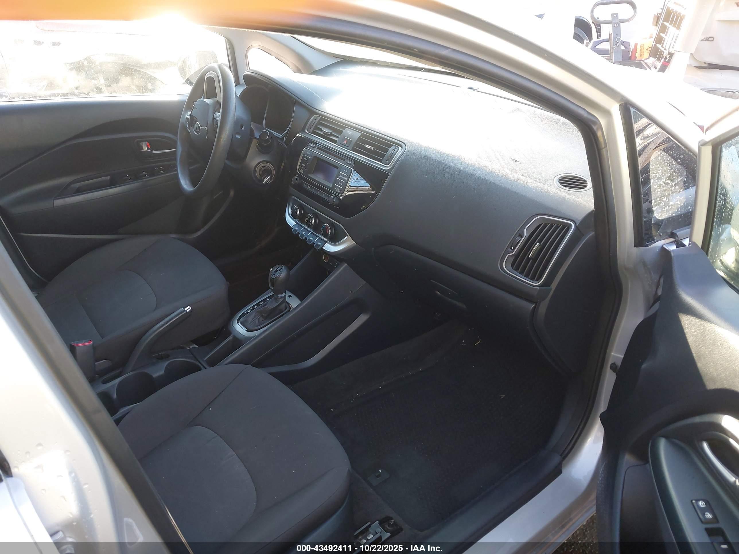 KIA RIO image 5