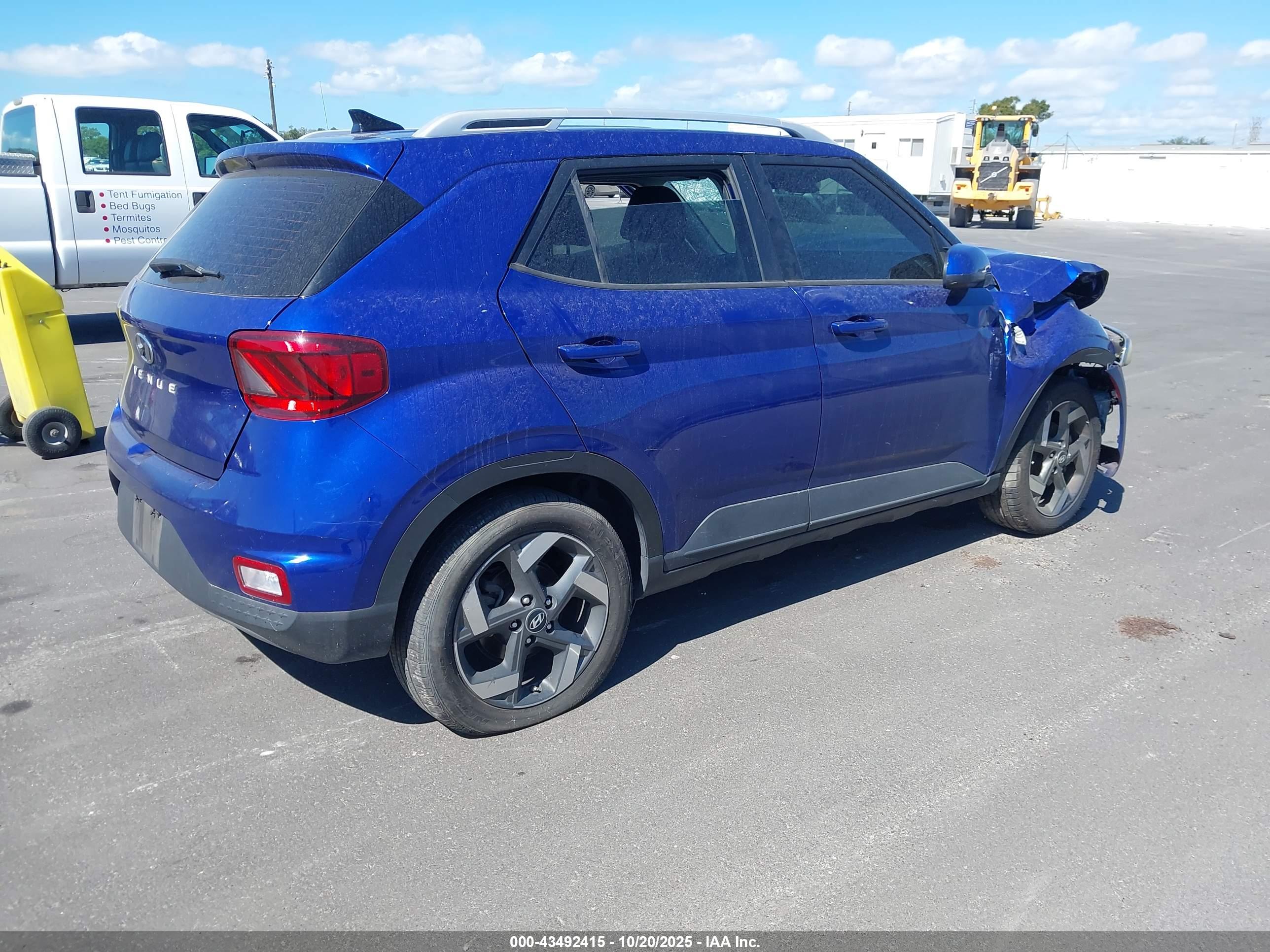 HYUNDAI VENUE image 4