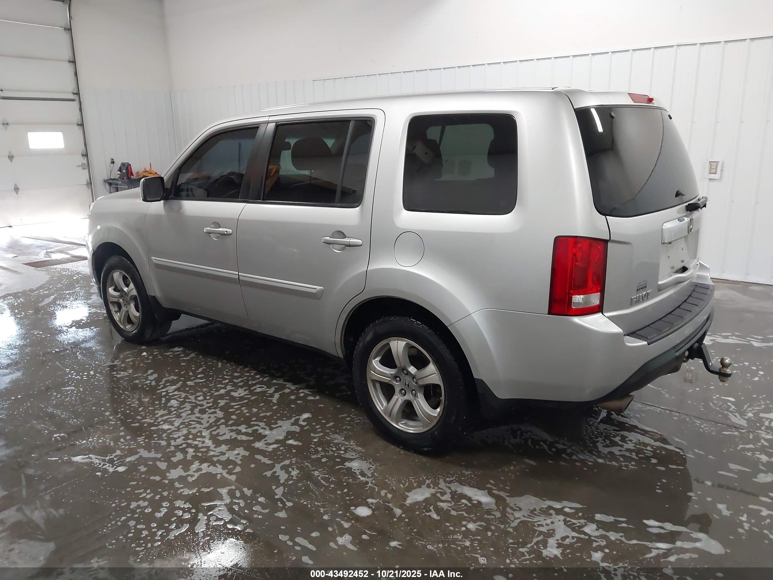 HONDA PILOT image 3