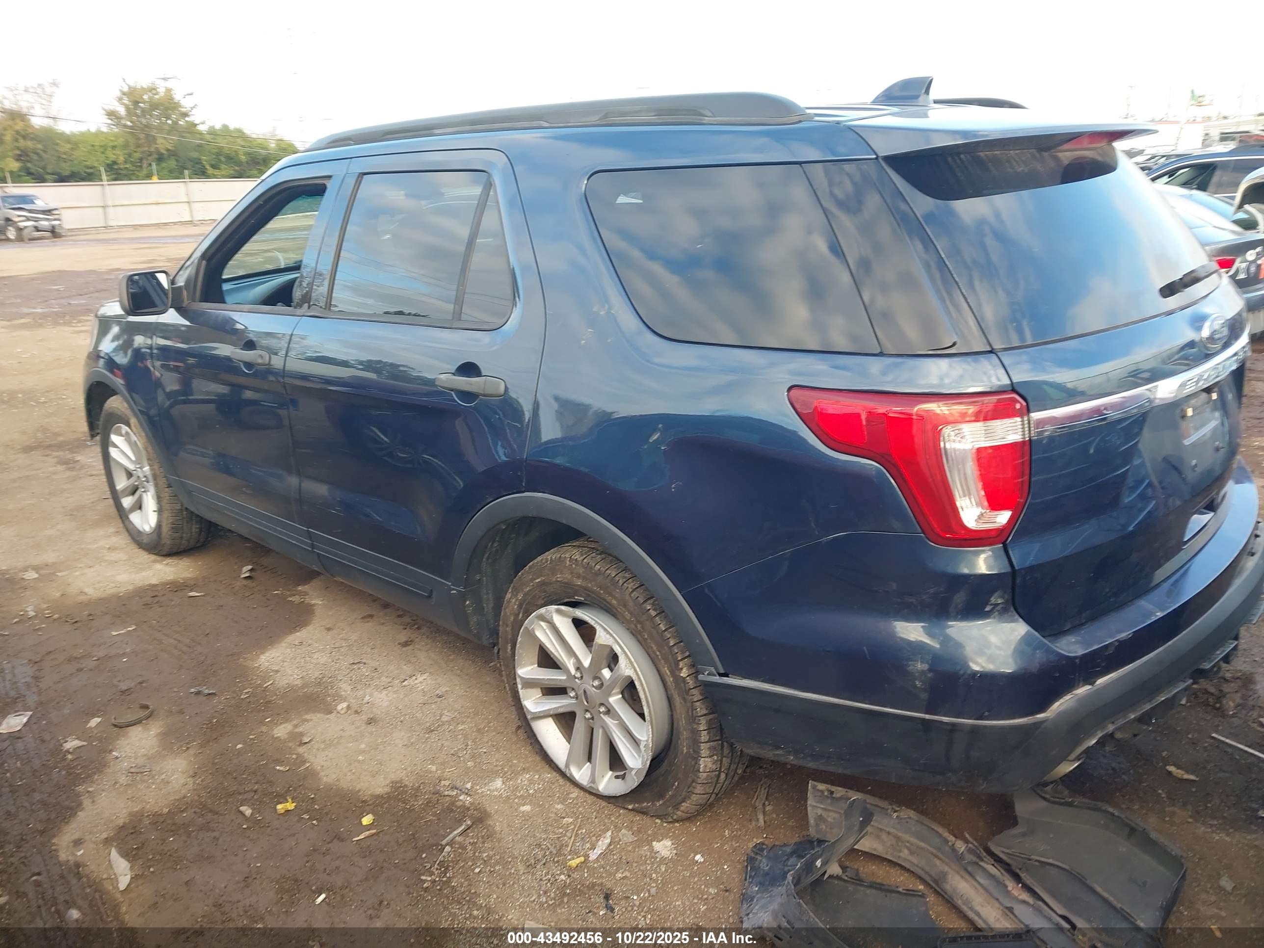 FORD EXPLORER image 3