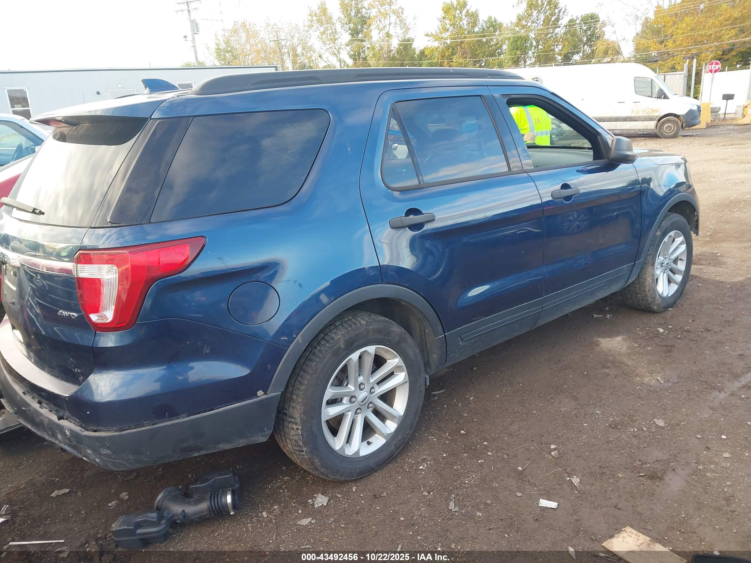 FORD EXPLORER image 4