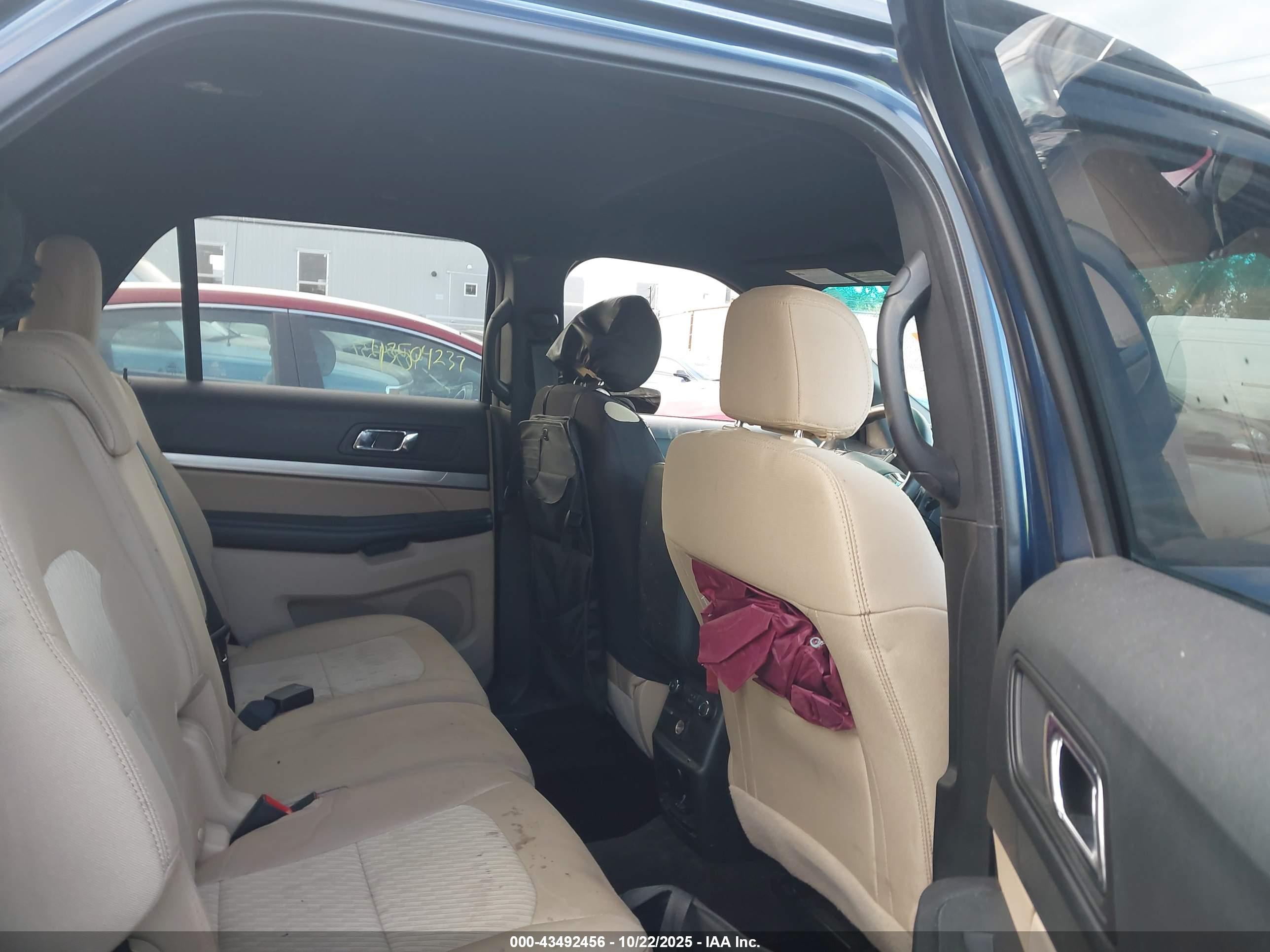 FORD EXPLORER image 8