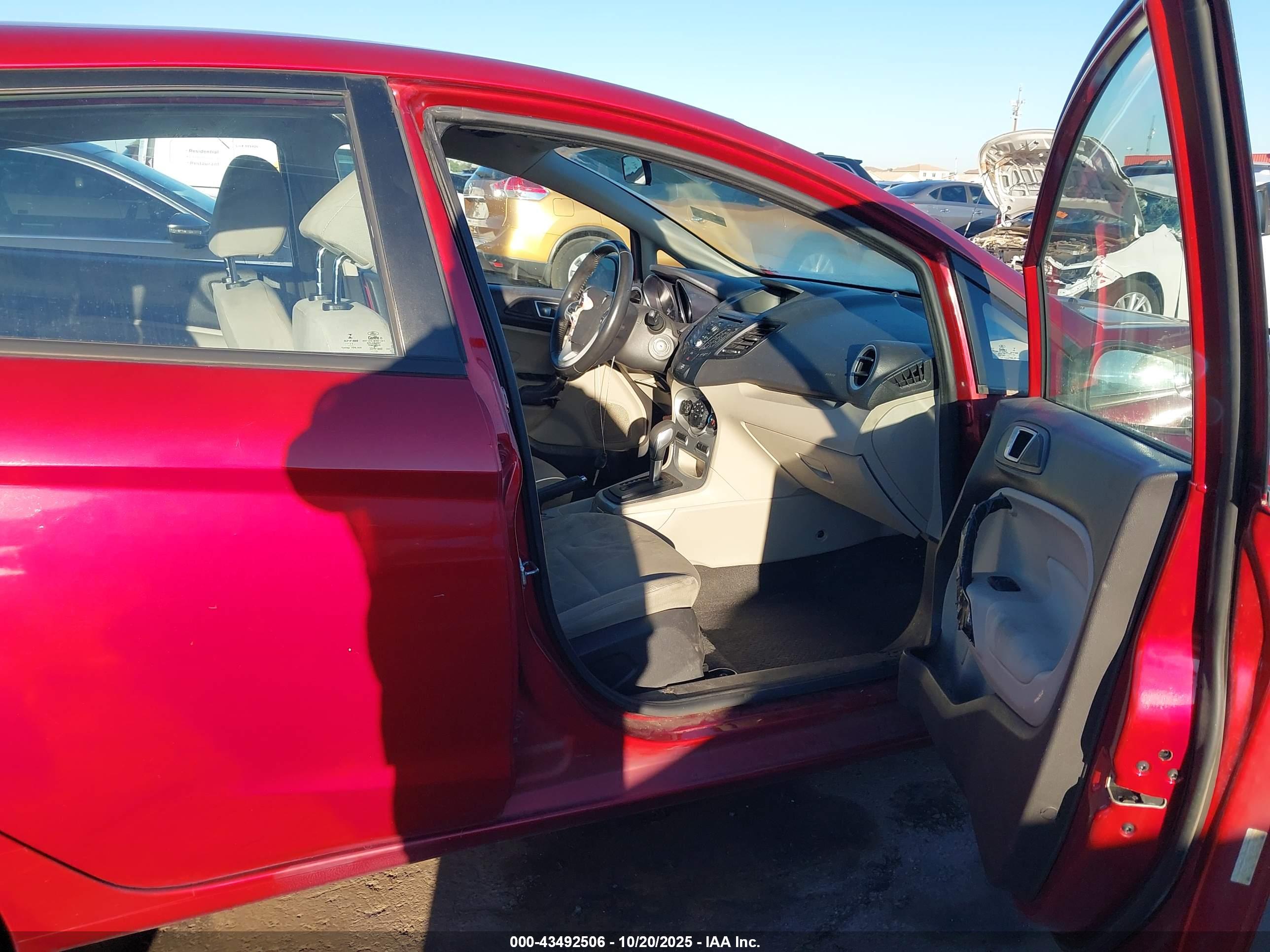 FORD FIESTA image 5
