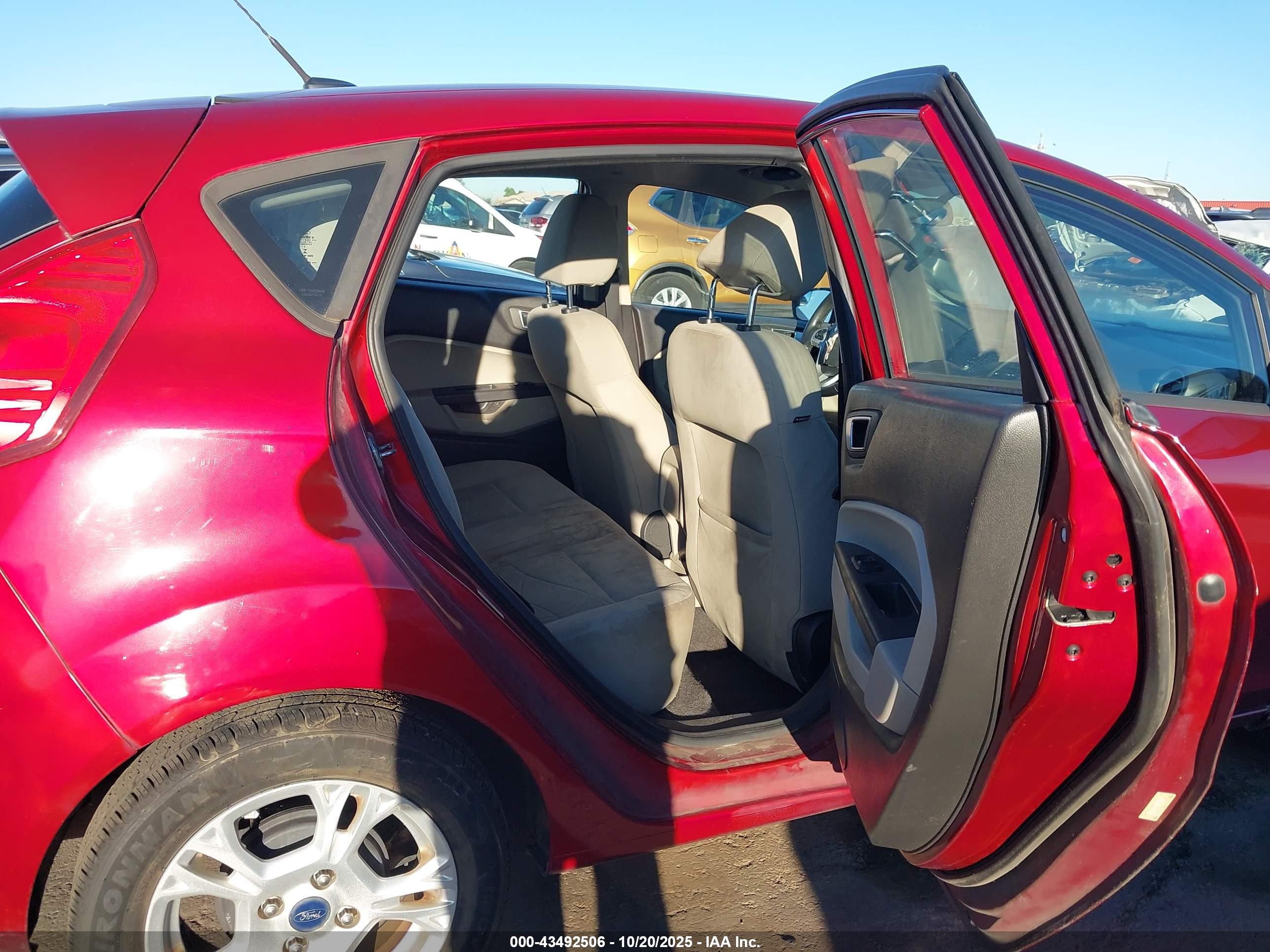 FORD FIESTA image 8