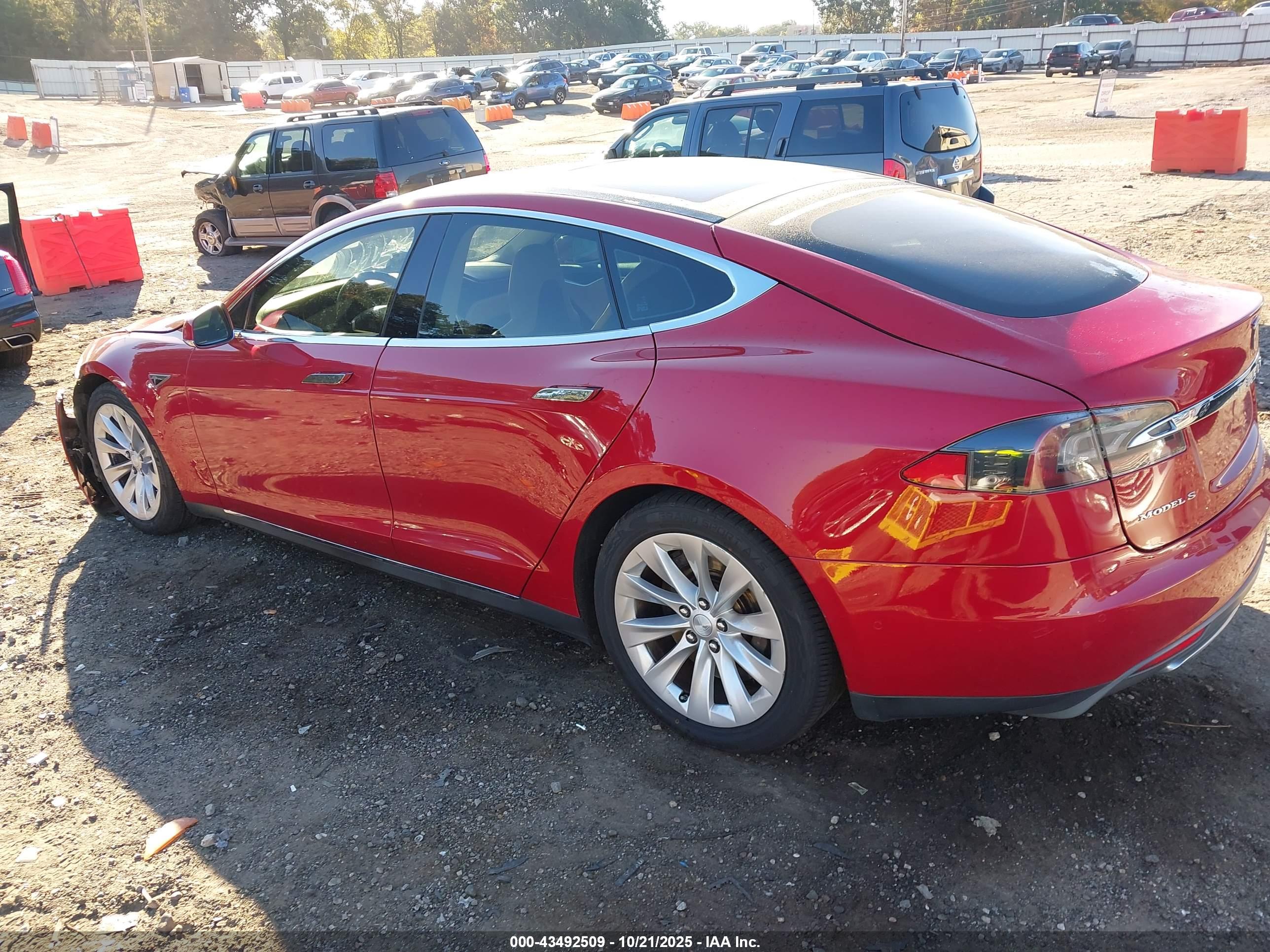 TESLA MODEL image 3