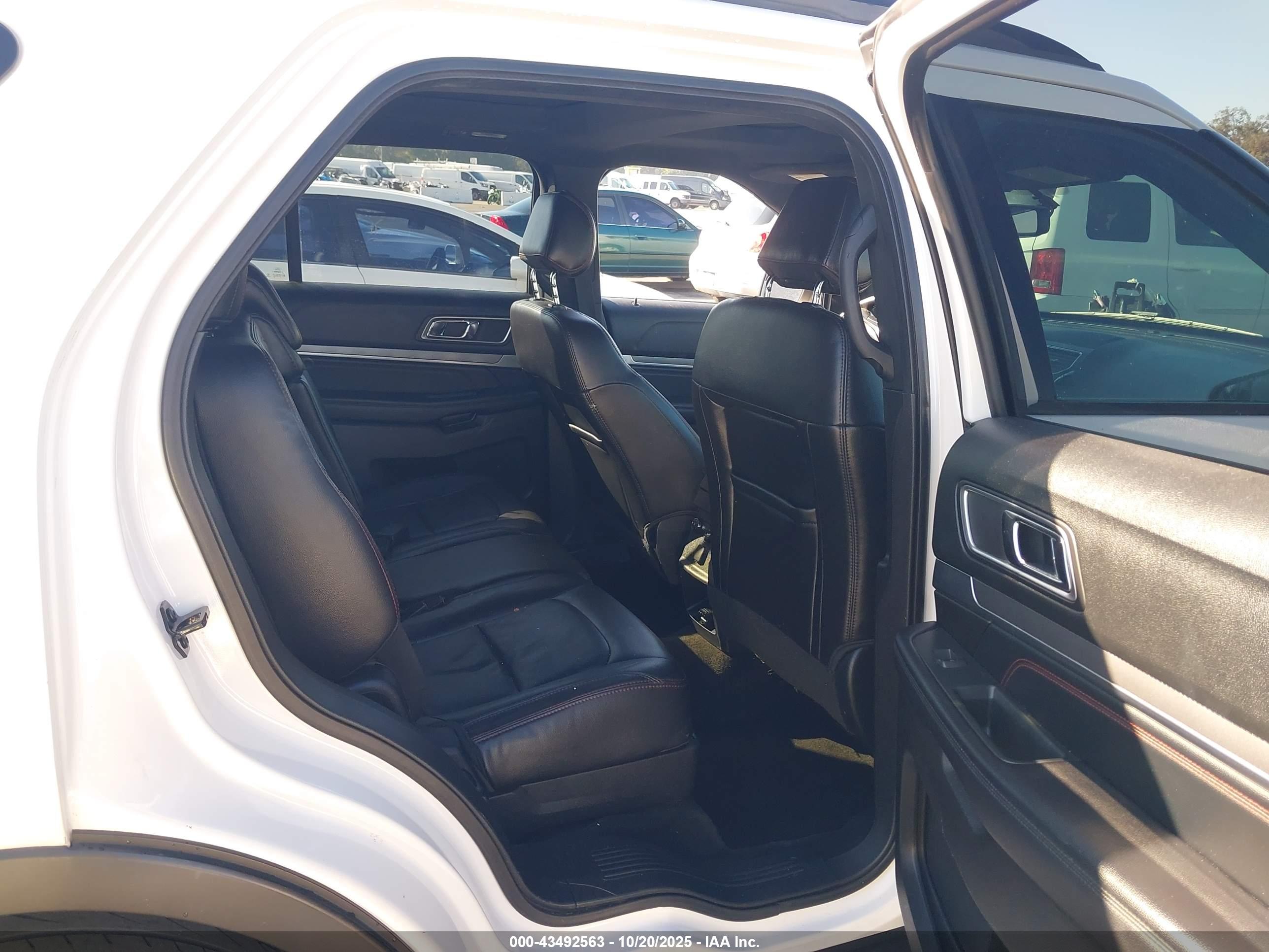 FORD EXPLORER image 8