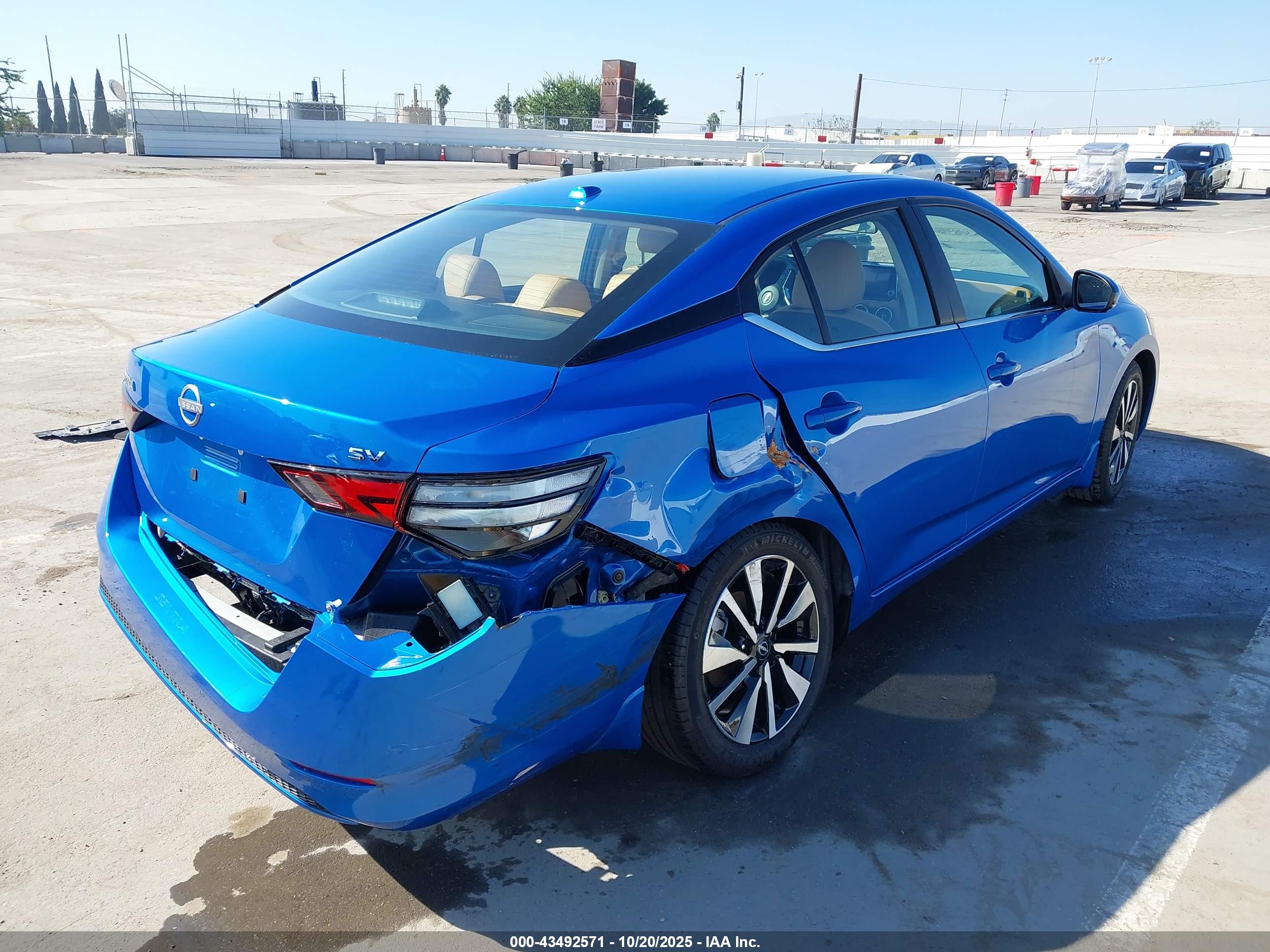 NISSAN SENTRA image 4