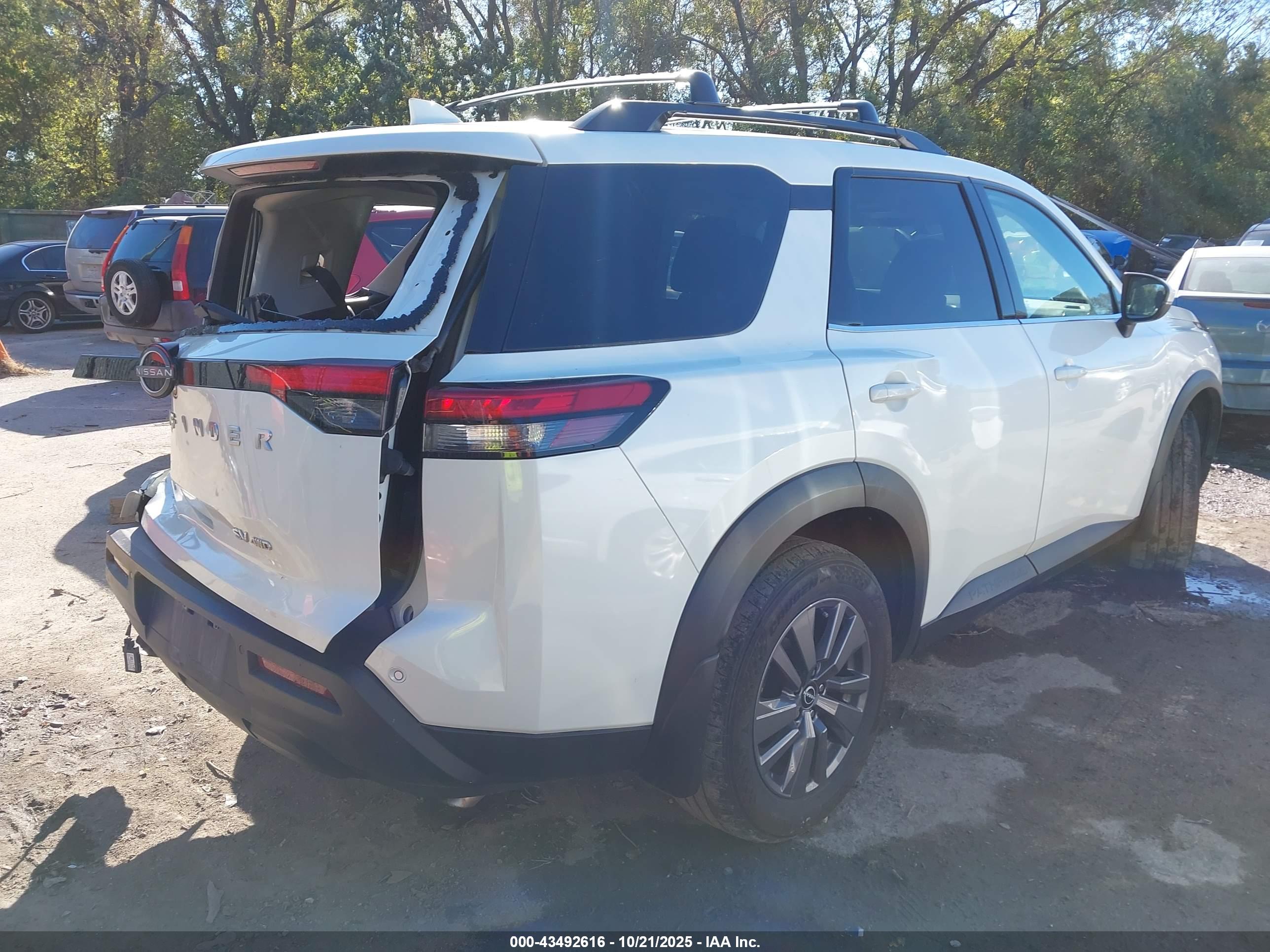 NISSAN PATHFINDER image 4