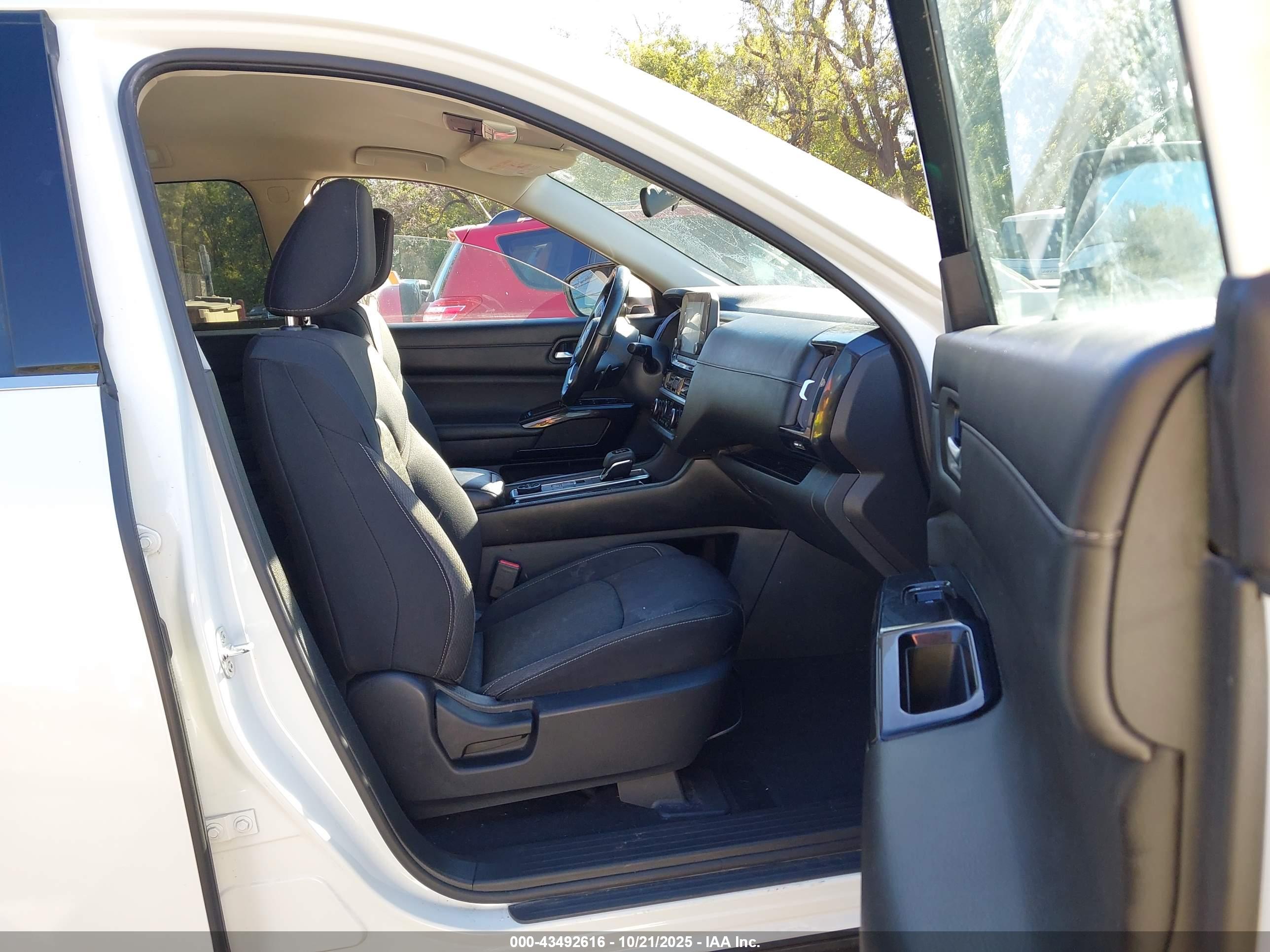 NISSAN PATHFINDER image 5