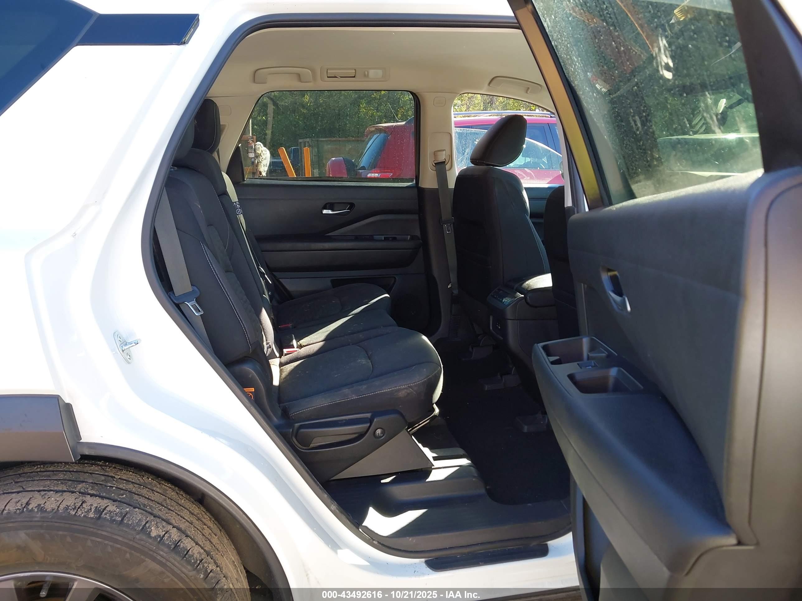 NISSAN PATHFINDER image 8