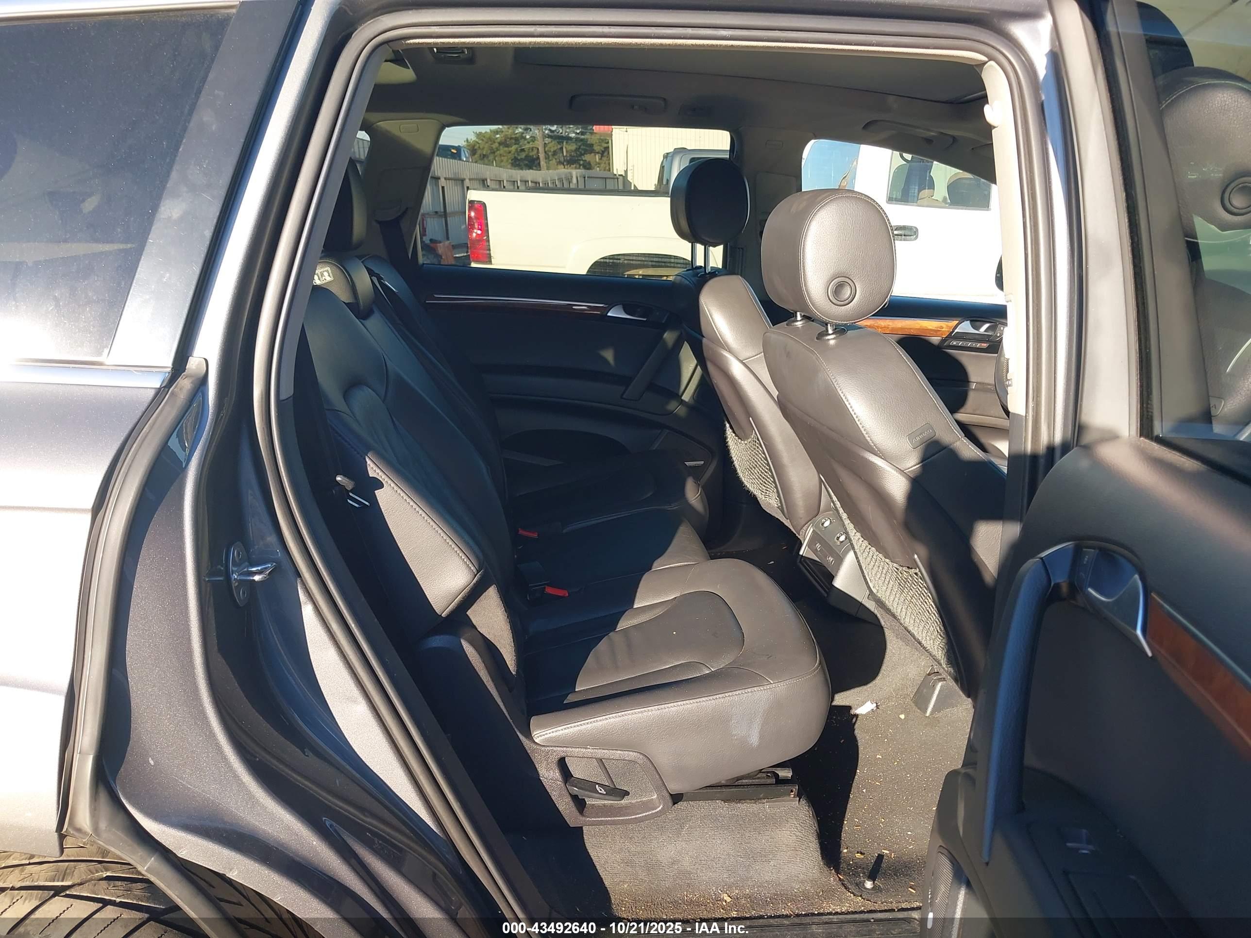 AUDI Q7 image 8