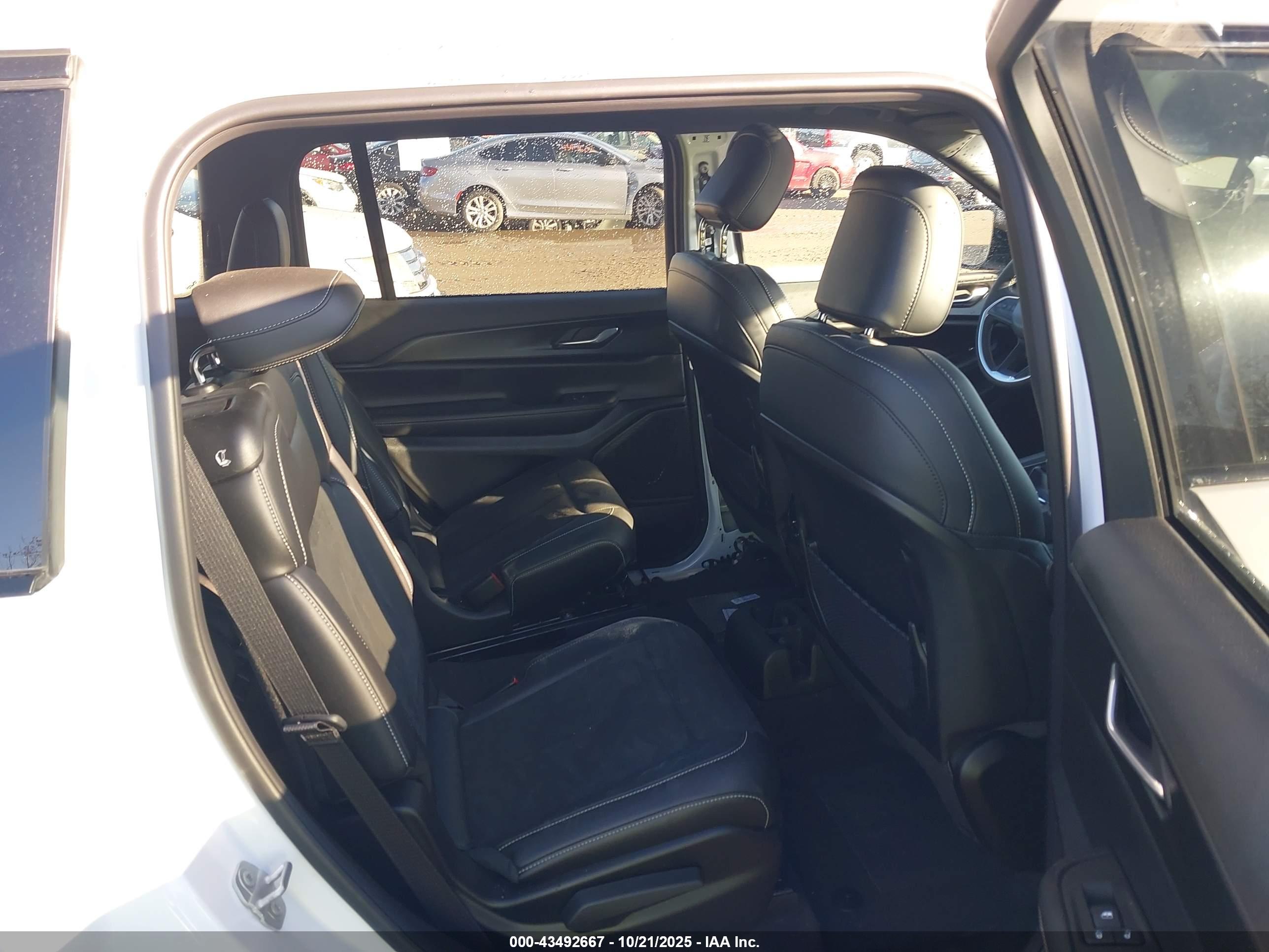 JEEP GRAND image 8