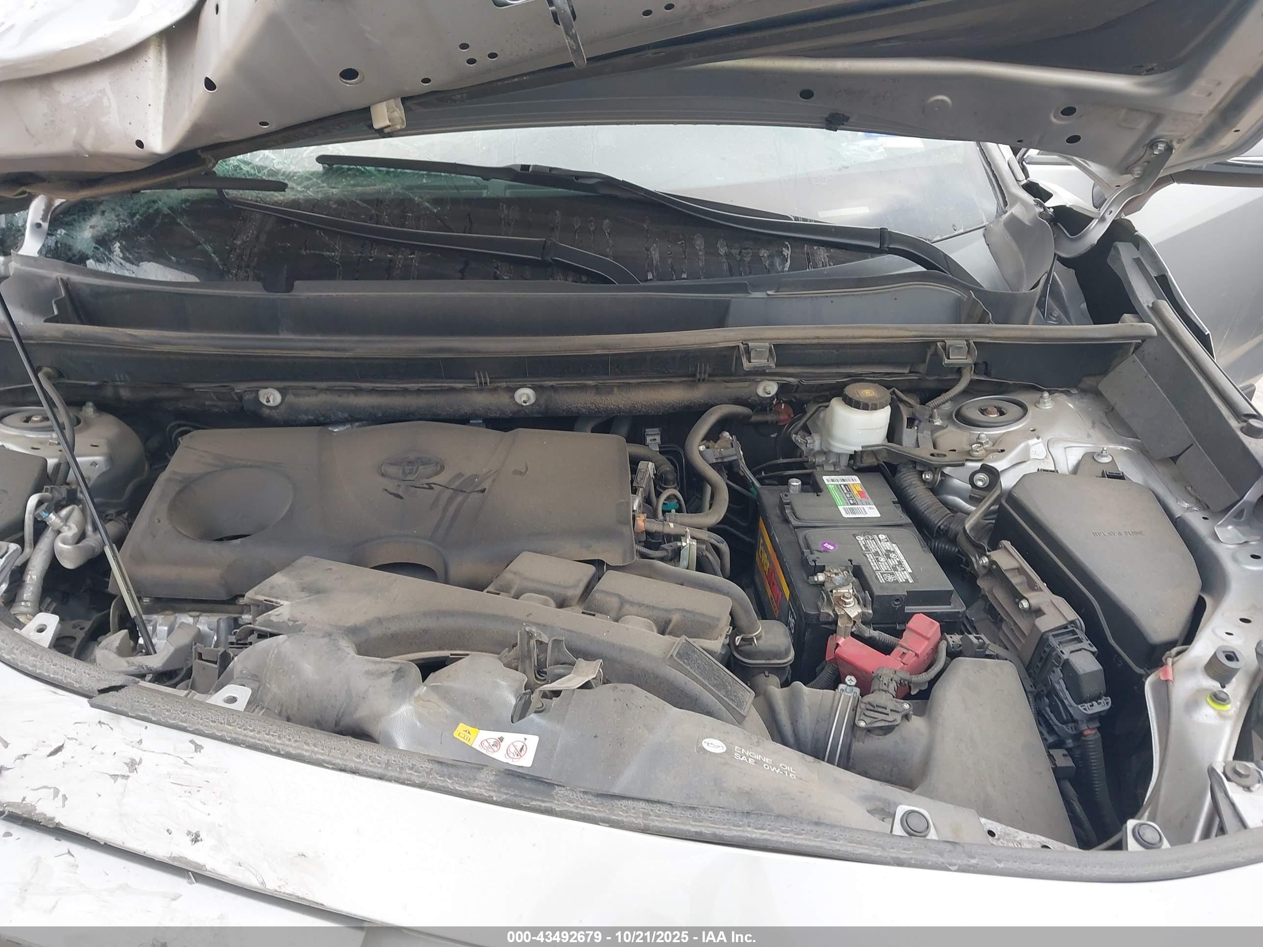 TOYOTA RAV4 image 10