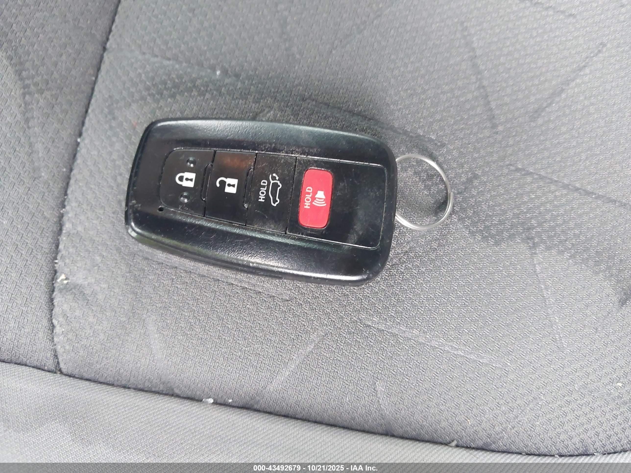 TOYOTA RAV4 image 11