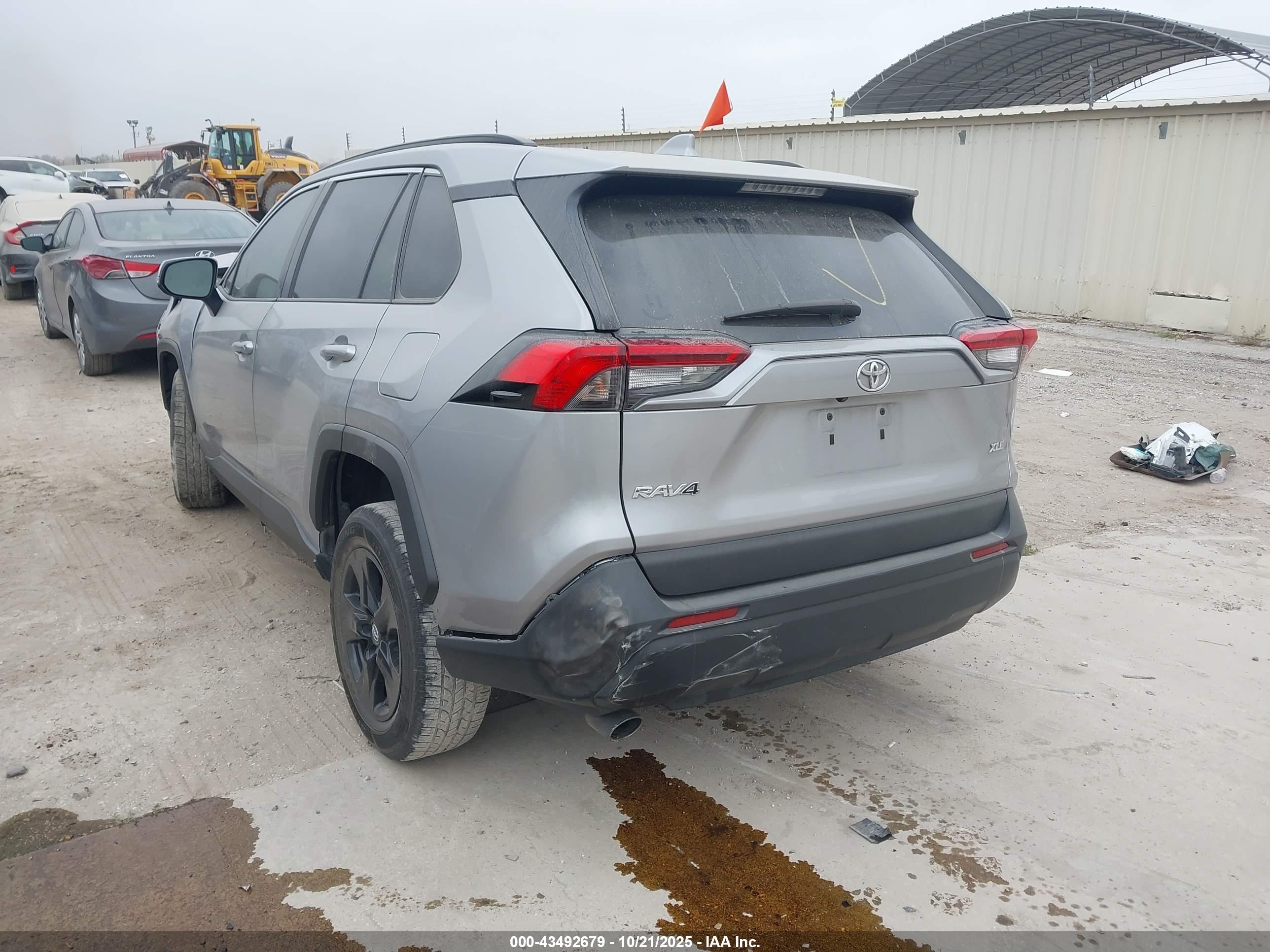 TOYOTA RAV4 image 3