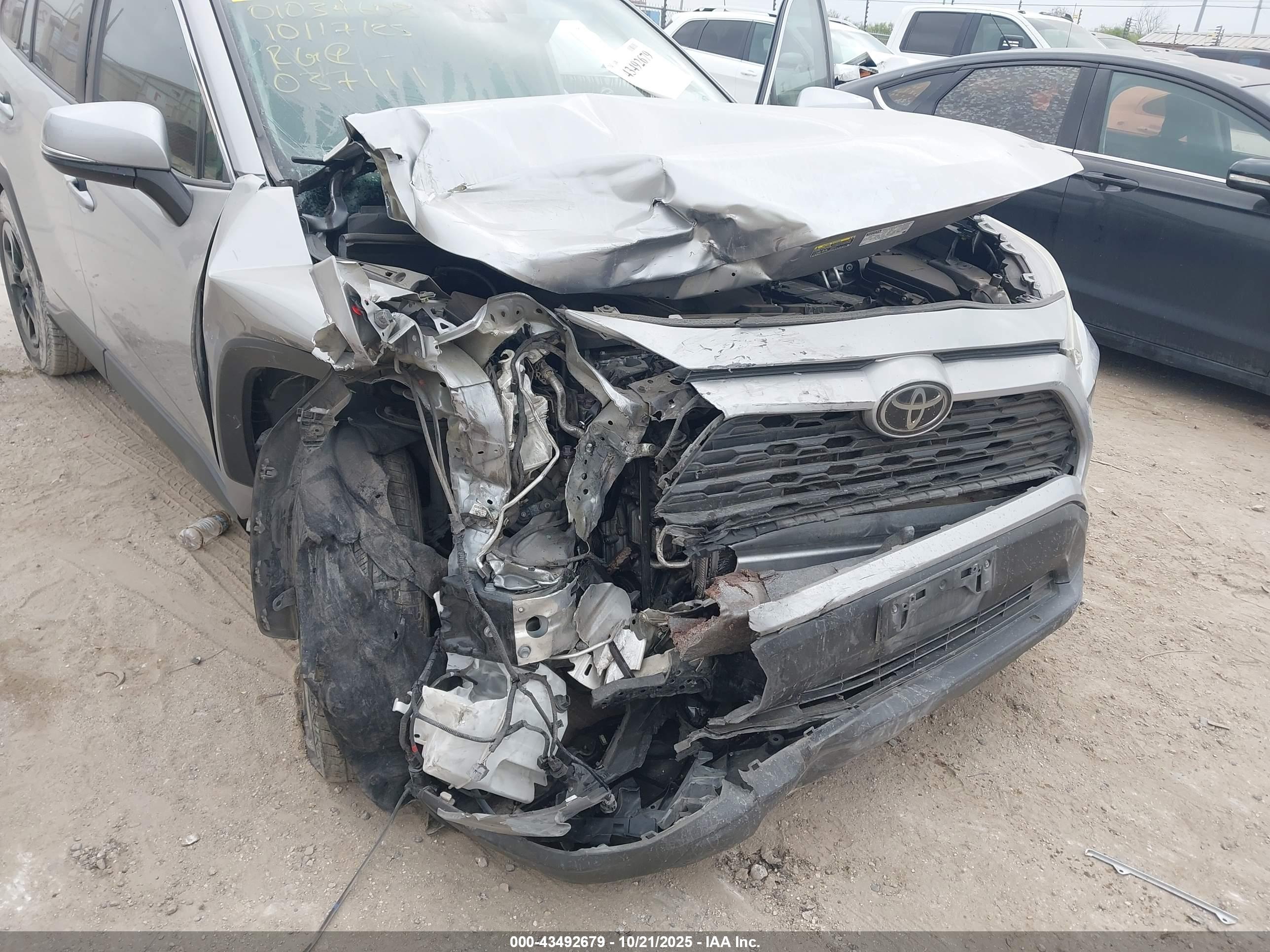 TOYOTA RAV4 image 6
