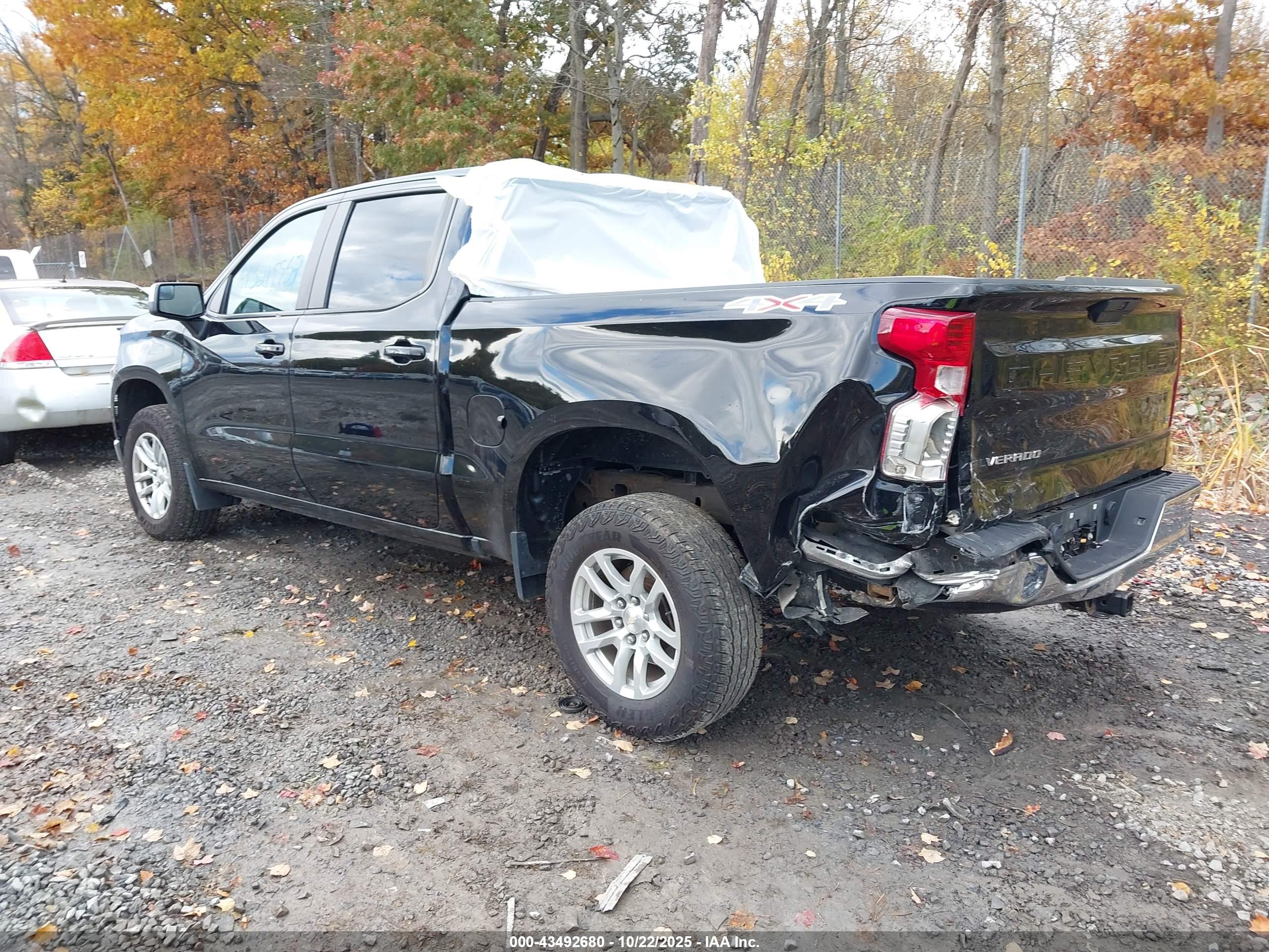 CHEVROLET SILVERADO image 3