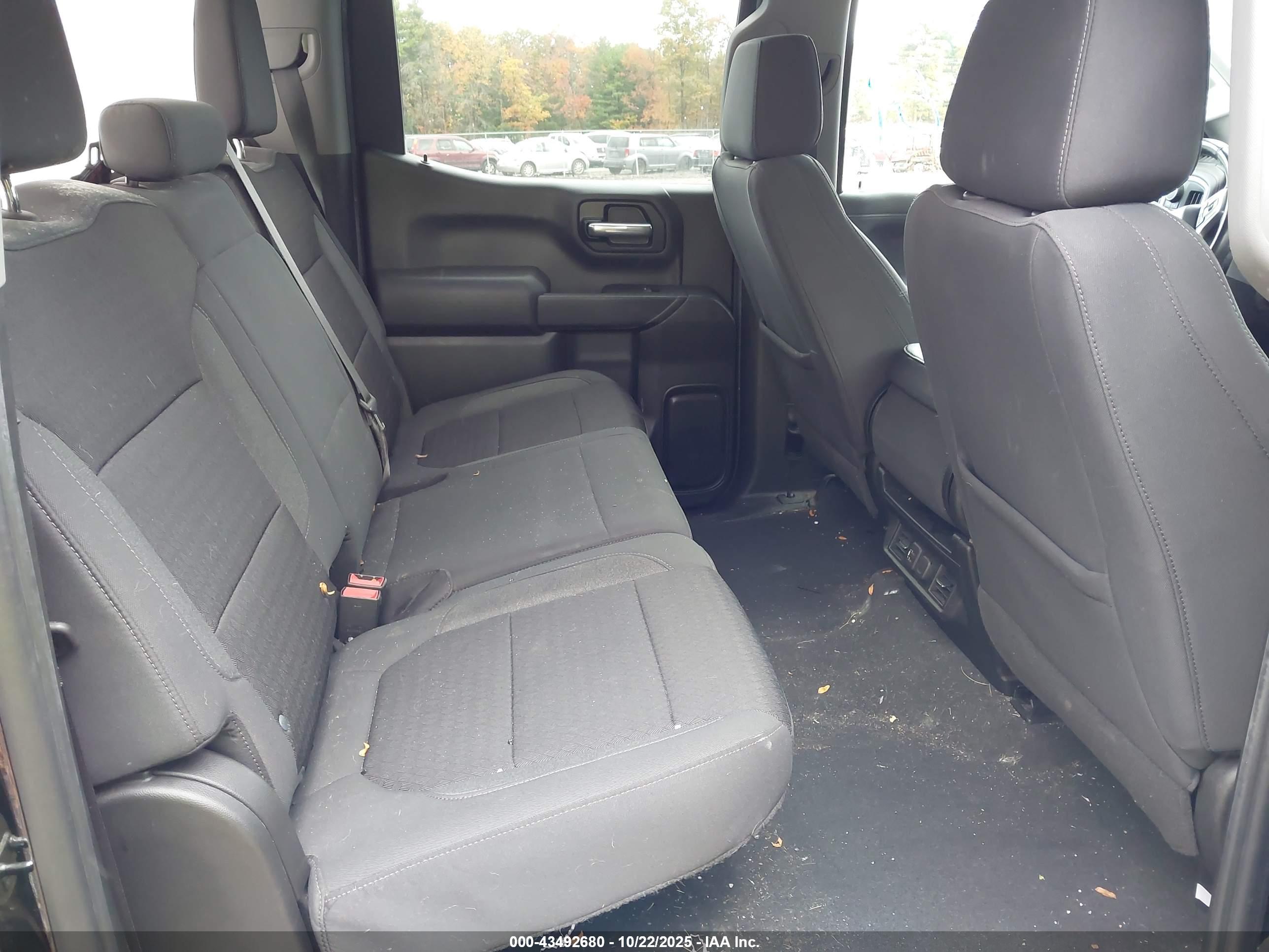 CHEVROLET SILVERADO image 8