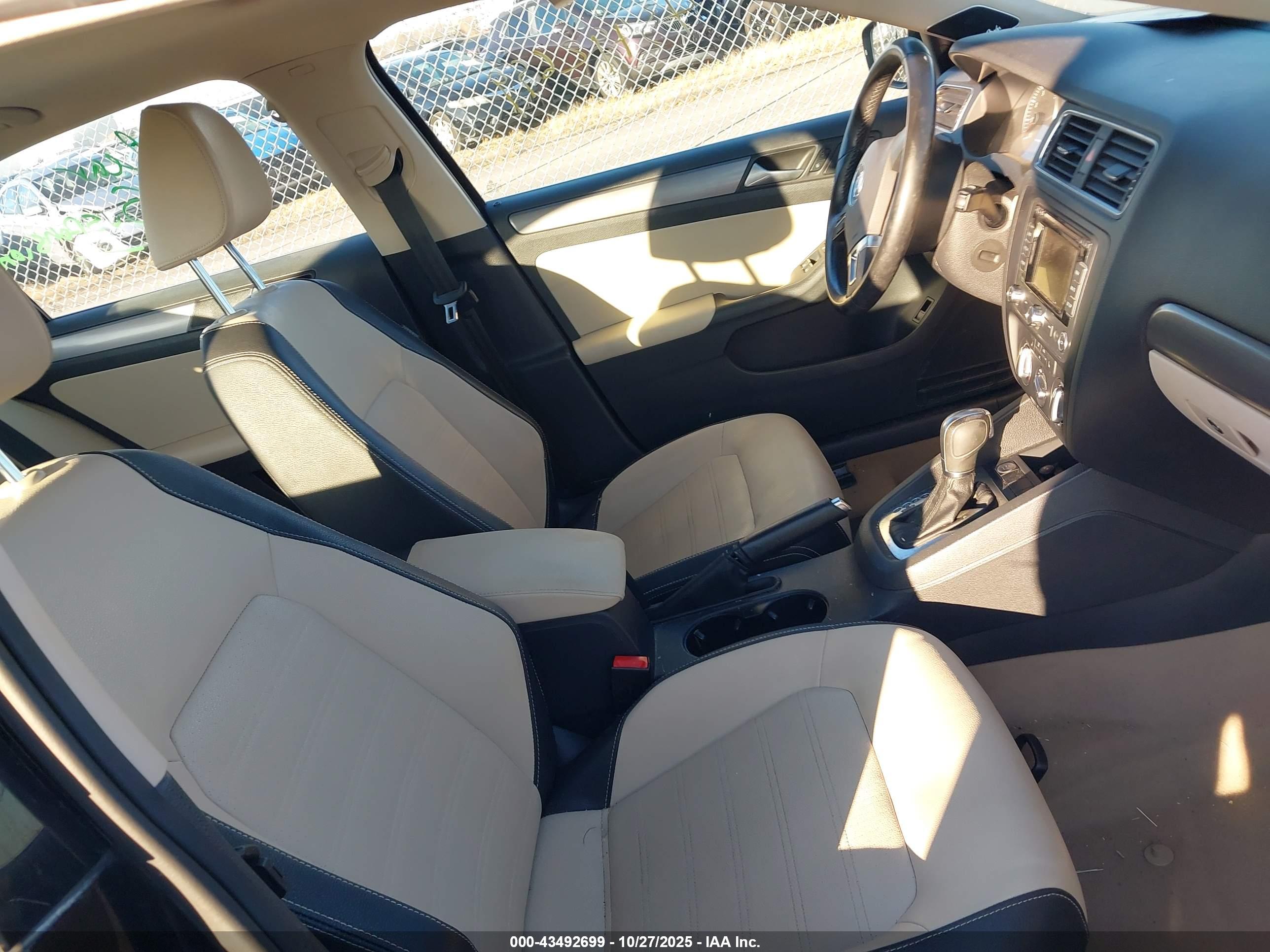 VOLKSWAGEN JETTA image 5