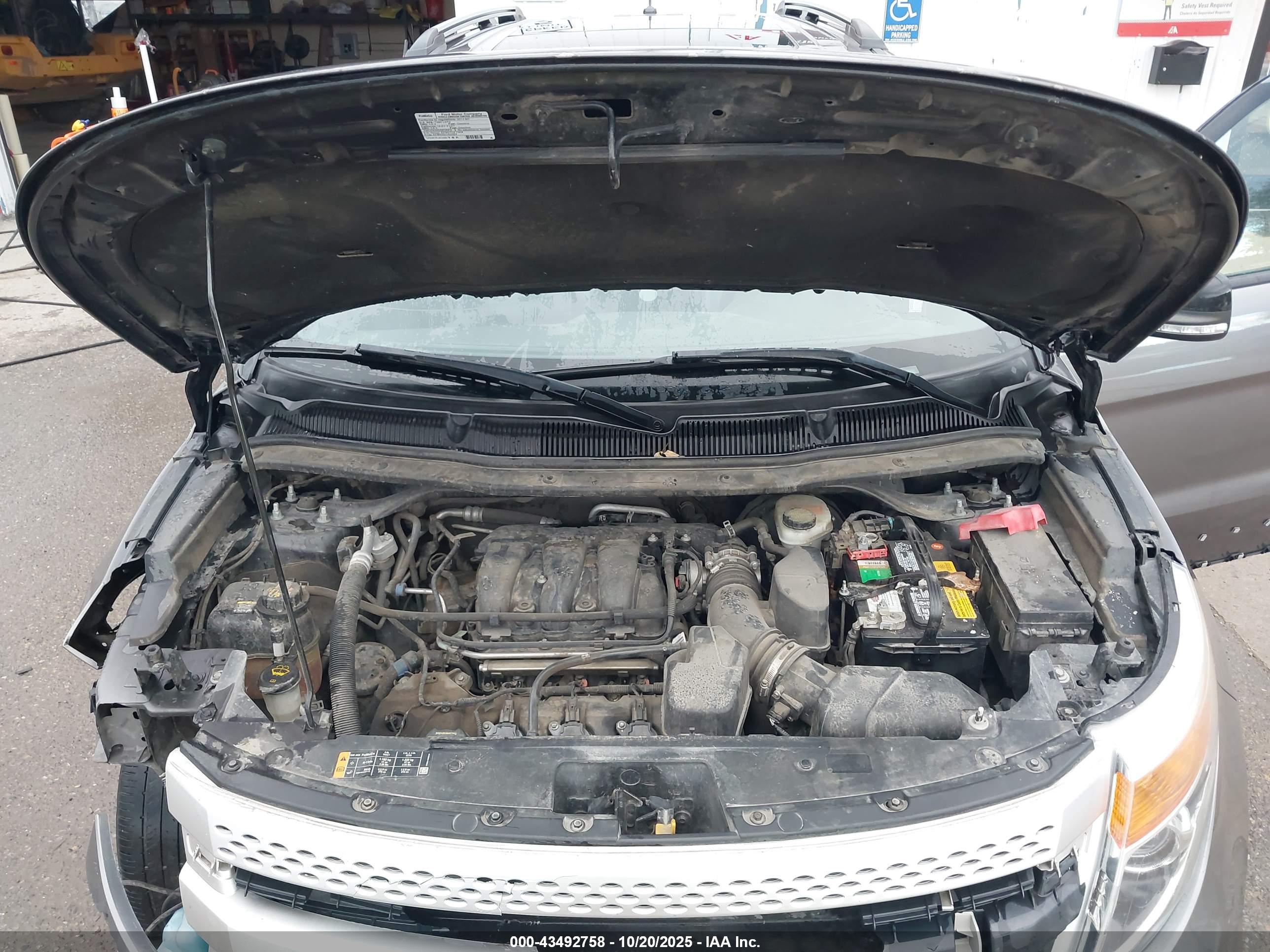 FORD EXPLORER image 10