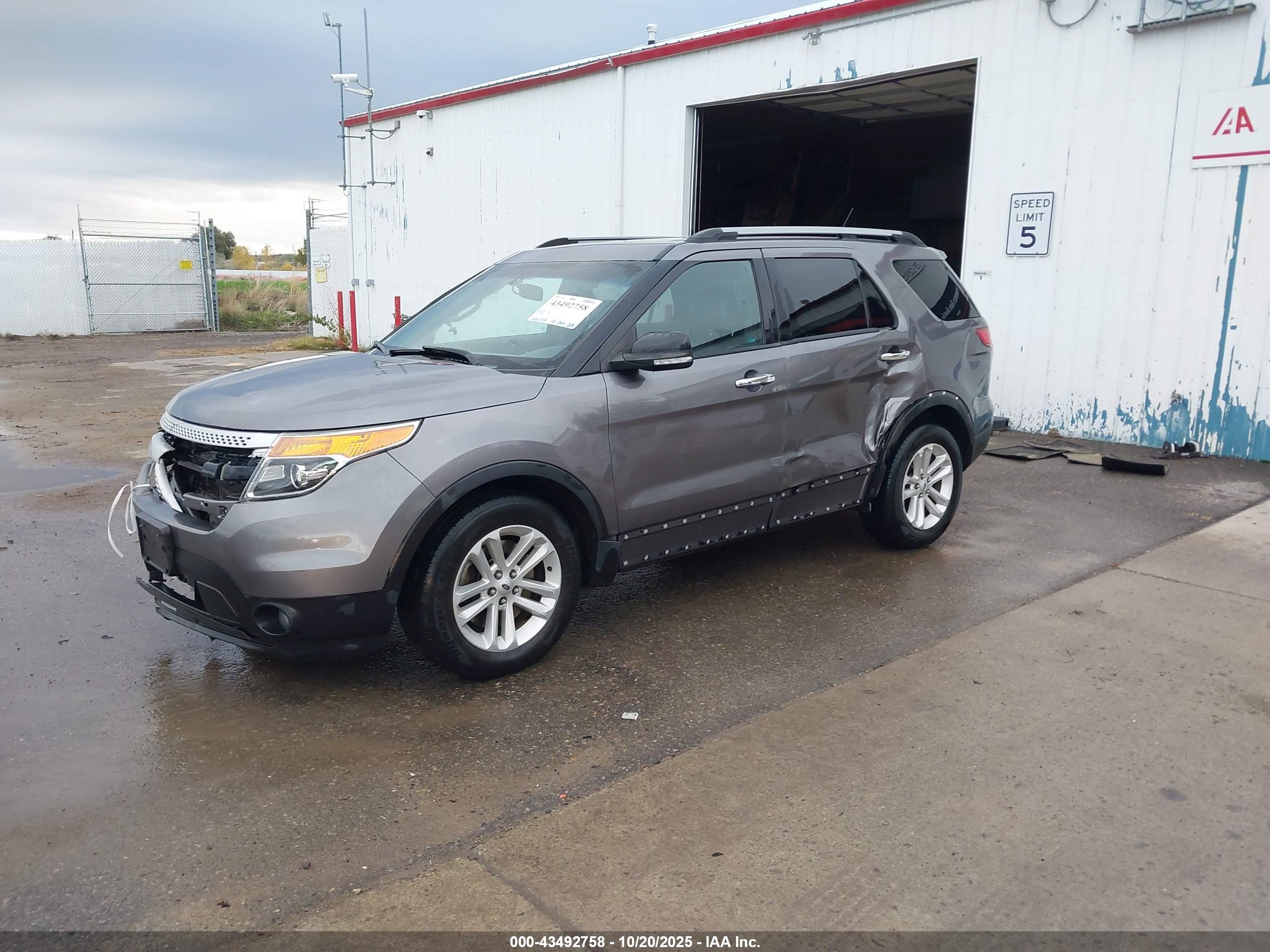 FORD EXPLORER image 2