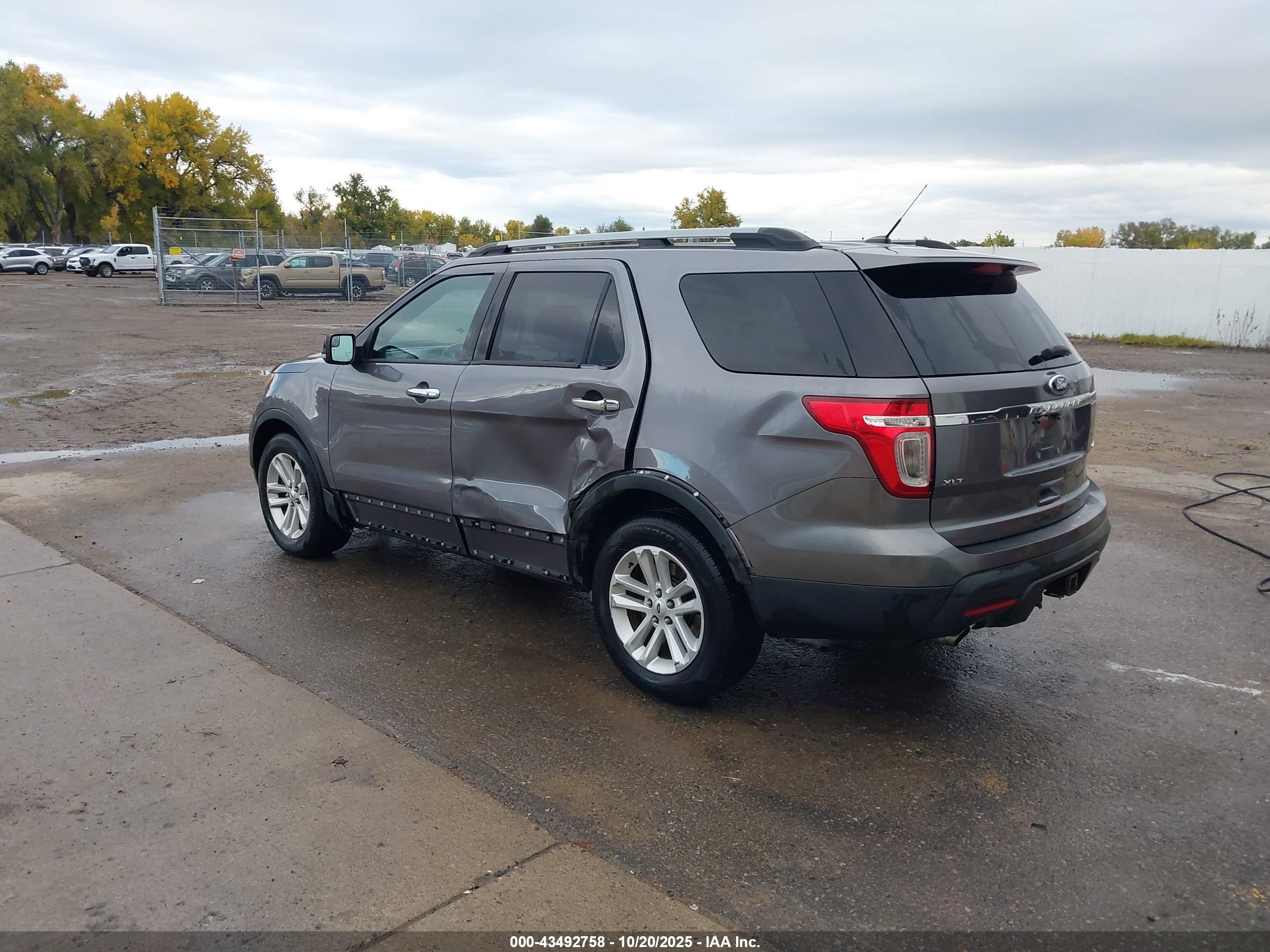 FORD EXPLORER image 3
