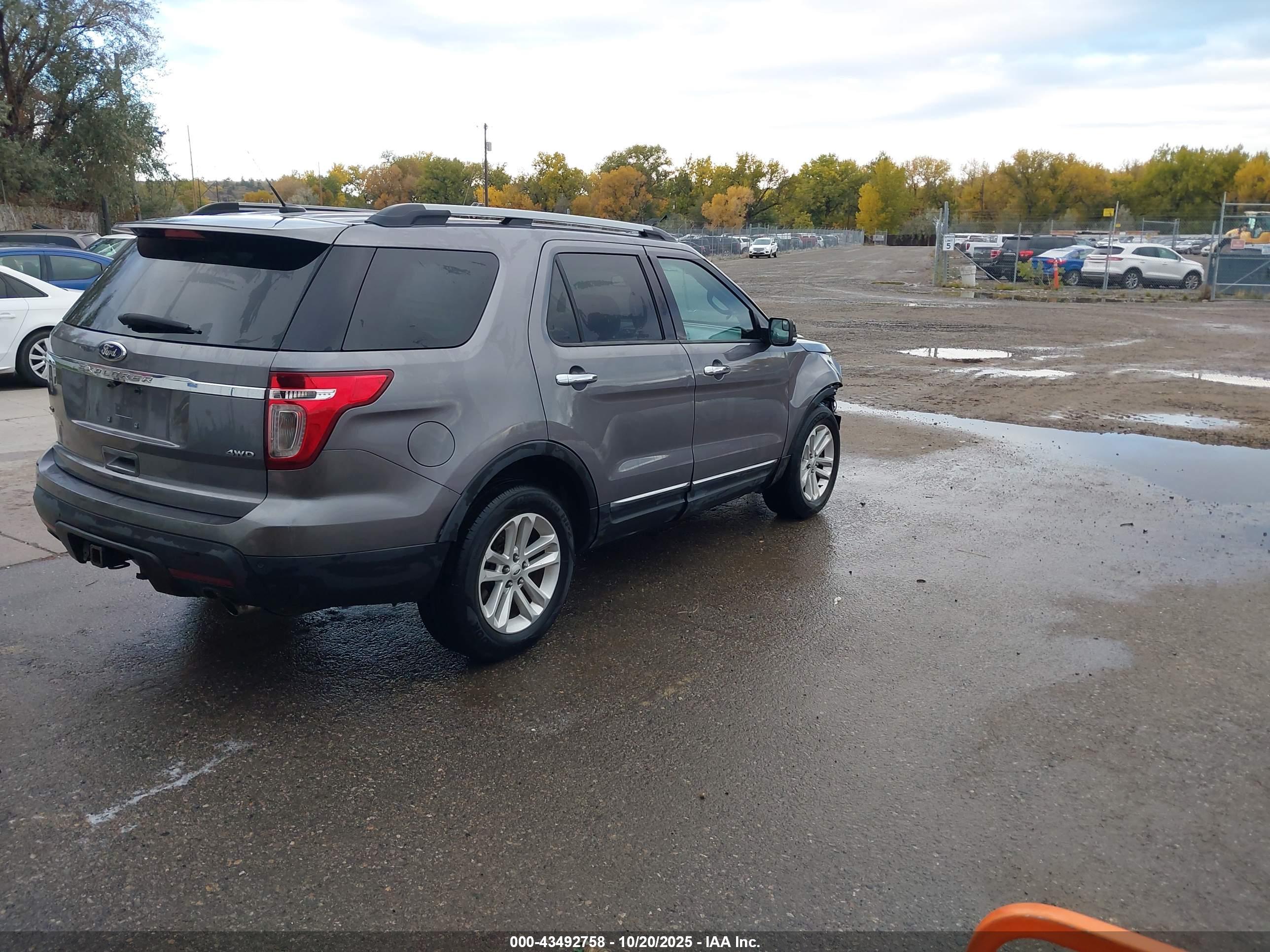 FORD EXPLORER image 4