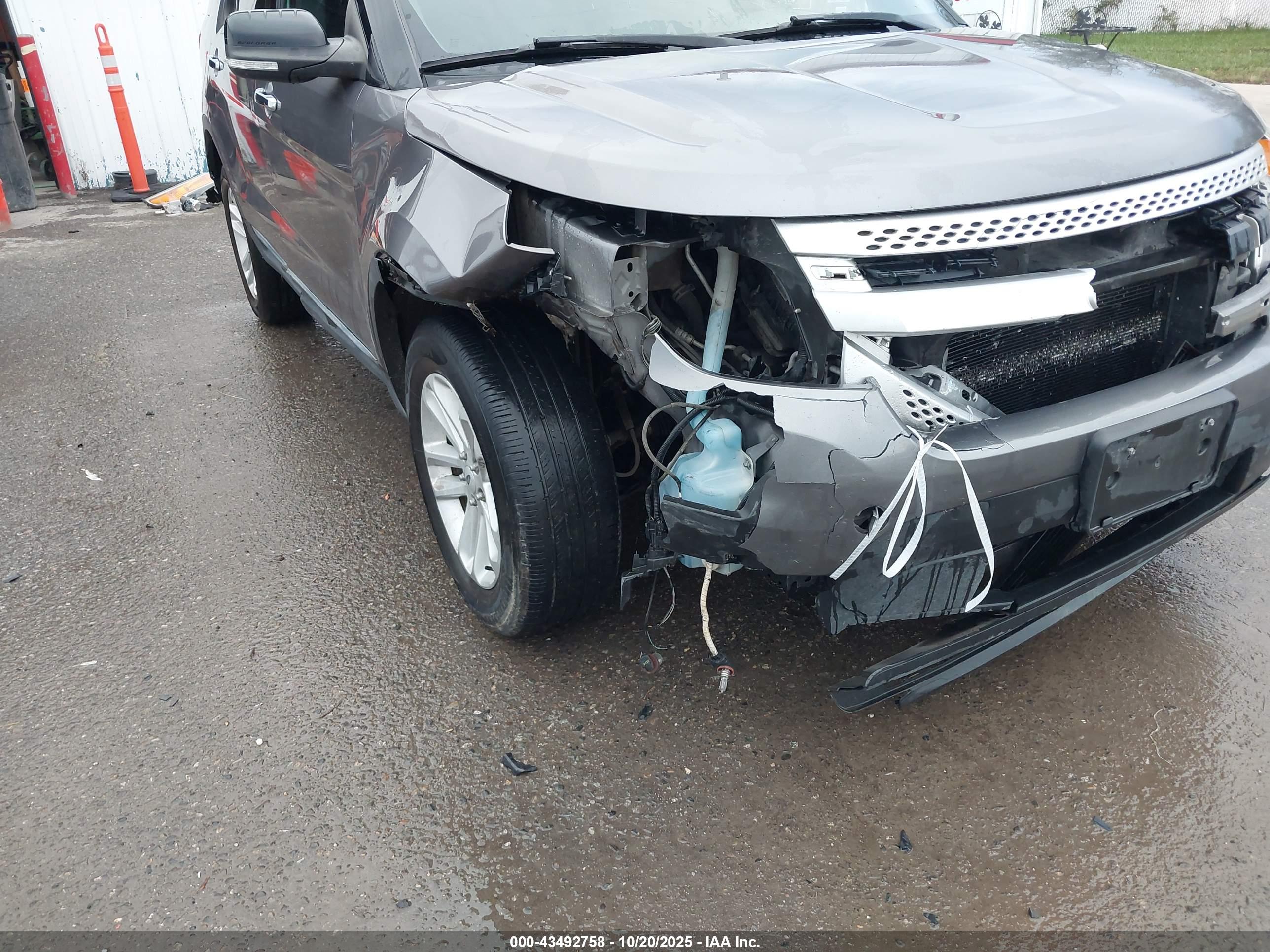 FORD EXPLORER image 6