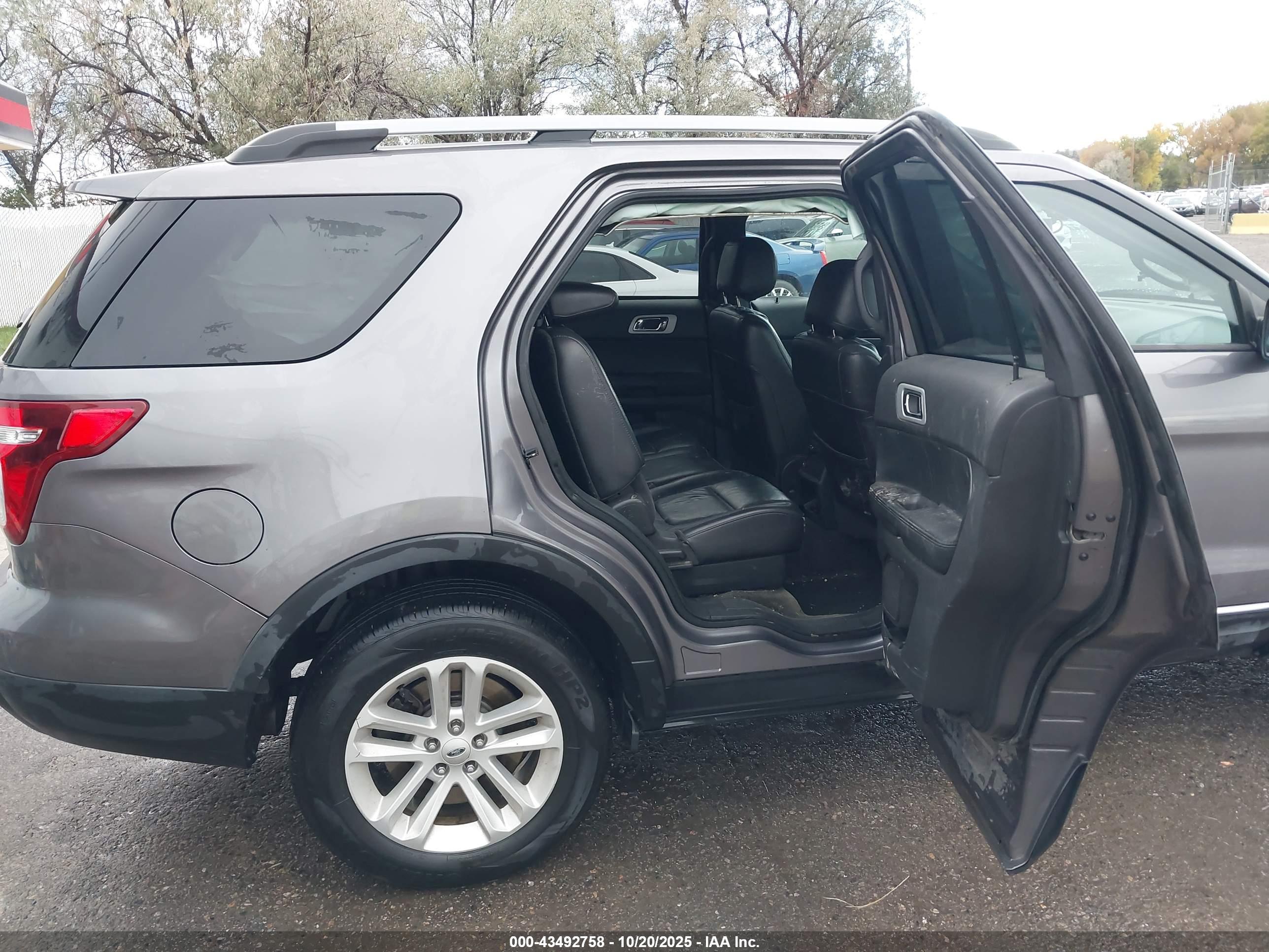 FORD EXPLORER image 8