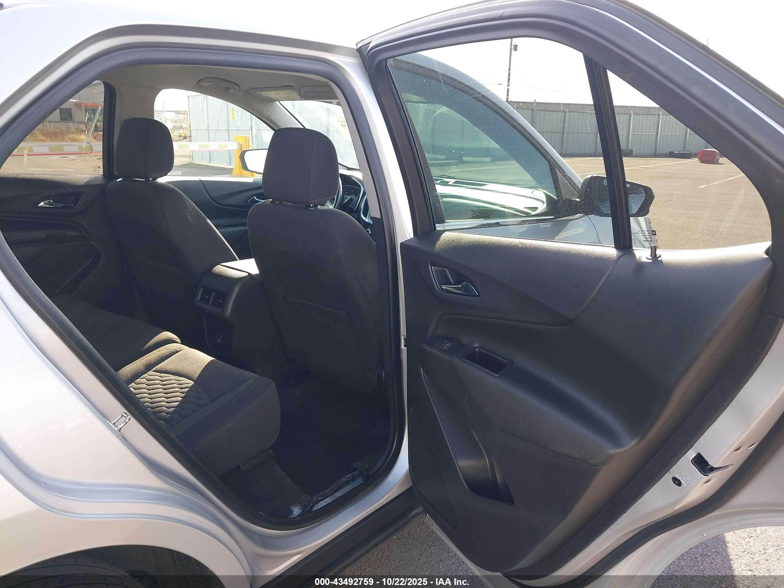 CHEVROLET EQUINOX image 8