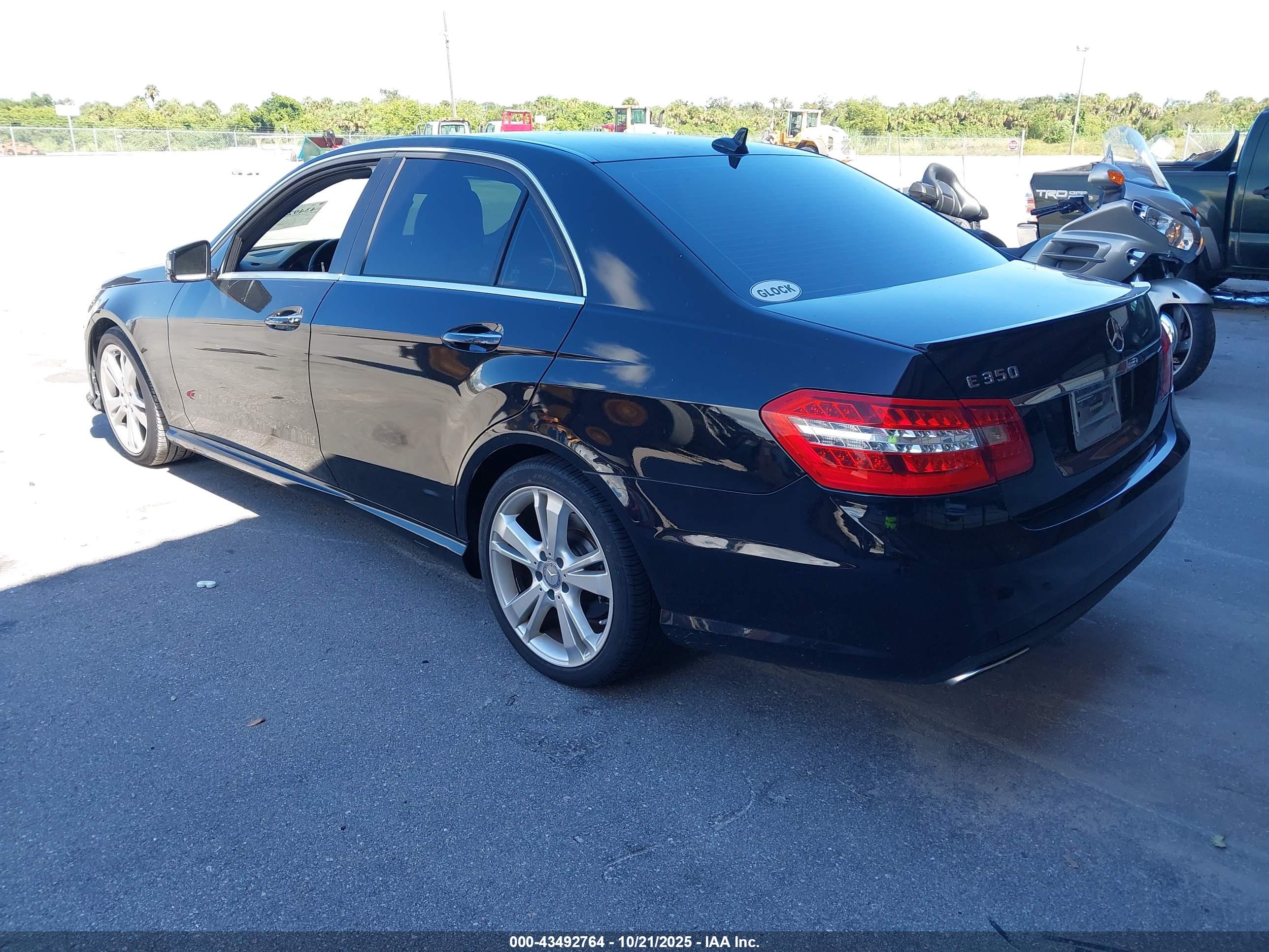 MERCEDES-BENZ E image 3