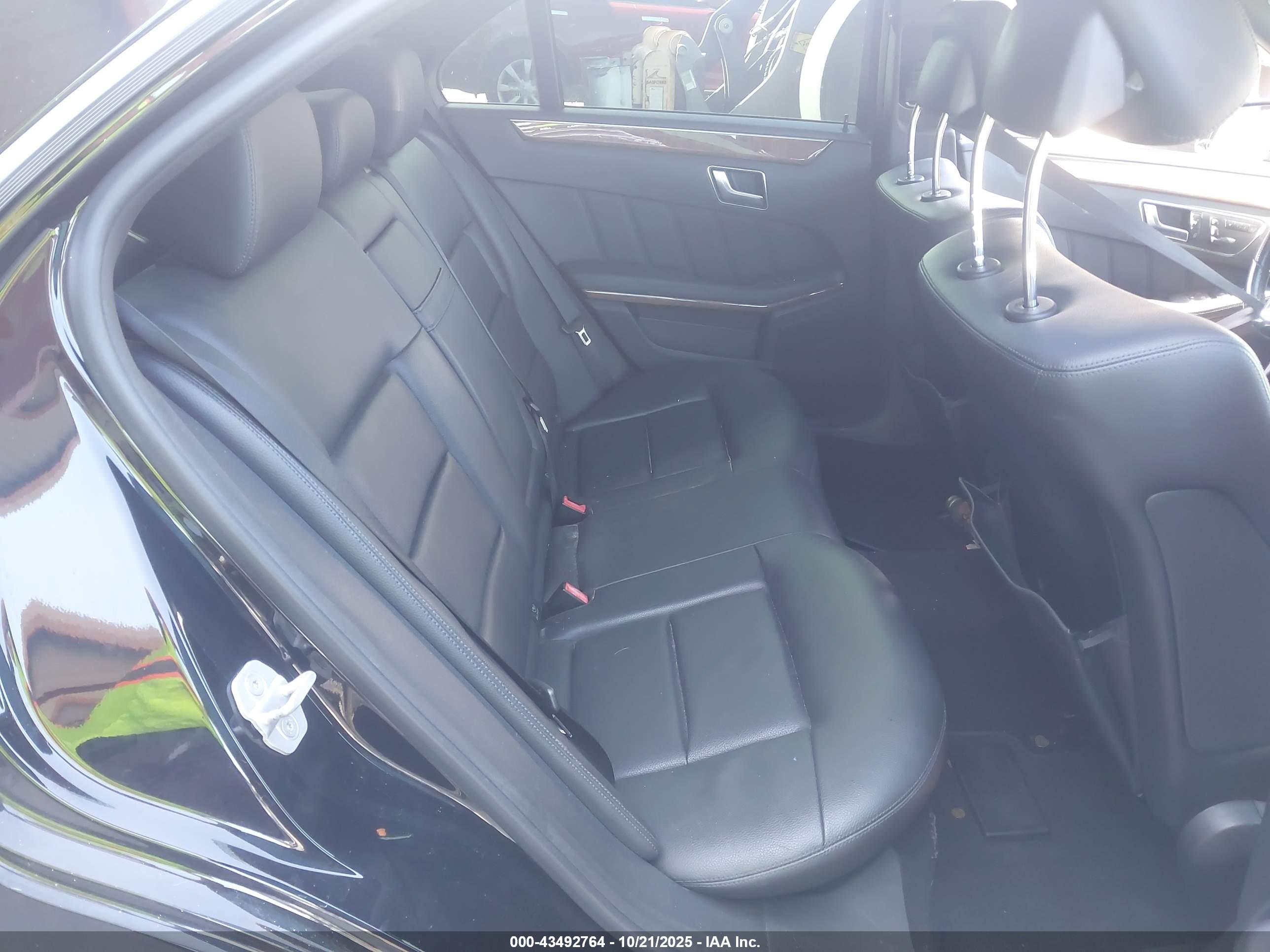 MERCEDES-BENZ E image 8