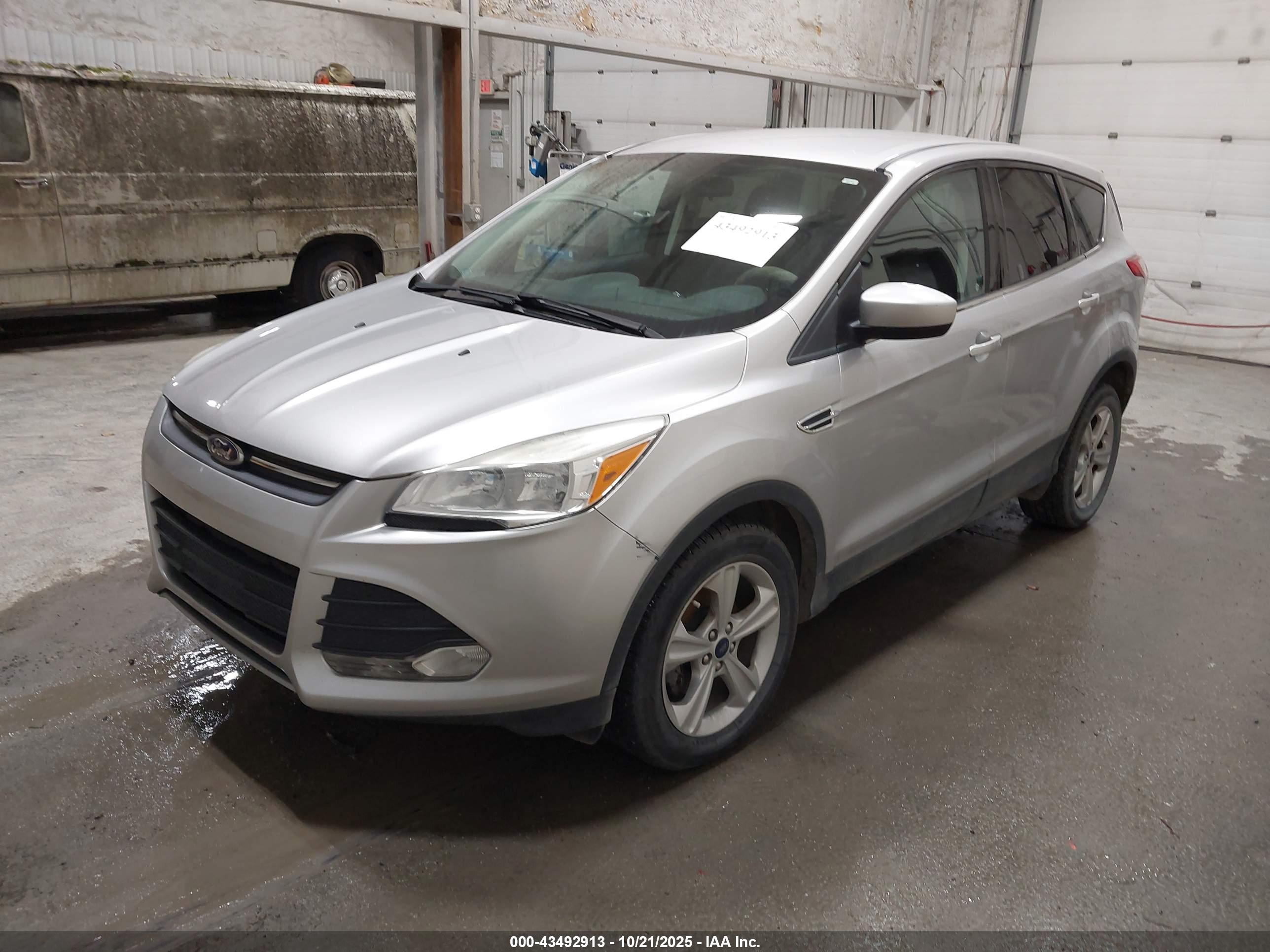 FORD ESCAPE image 2