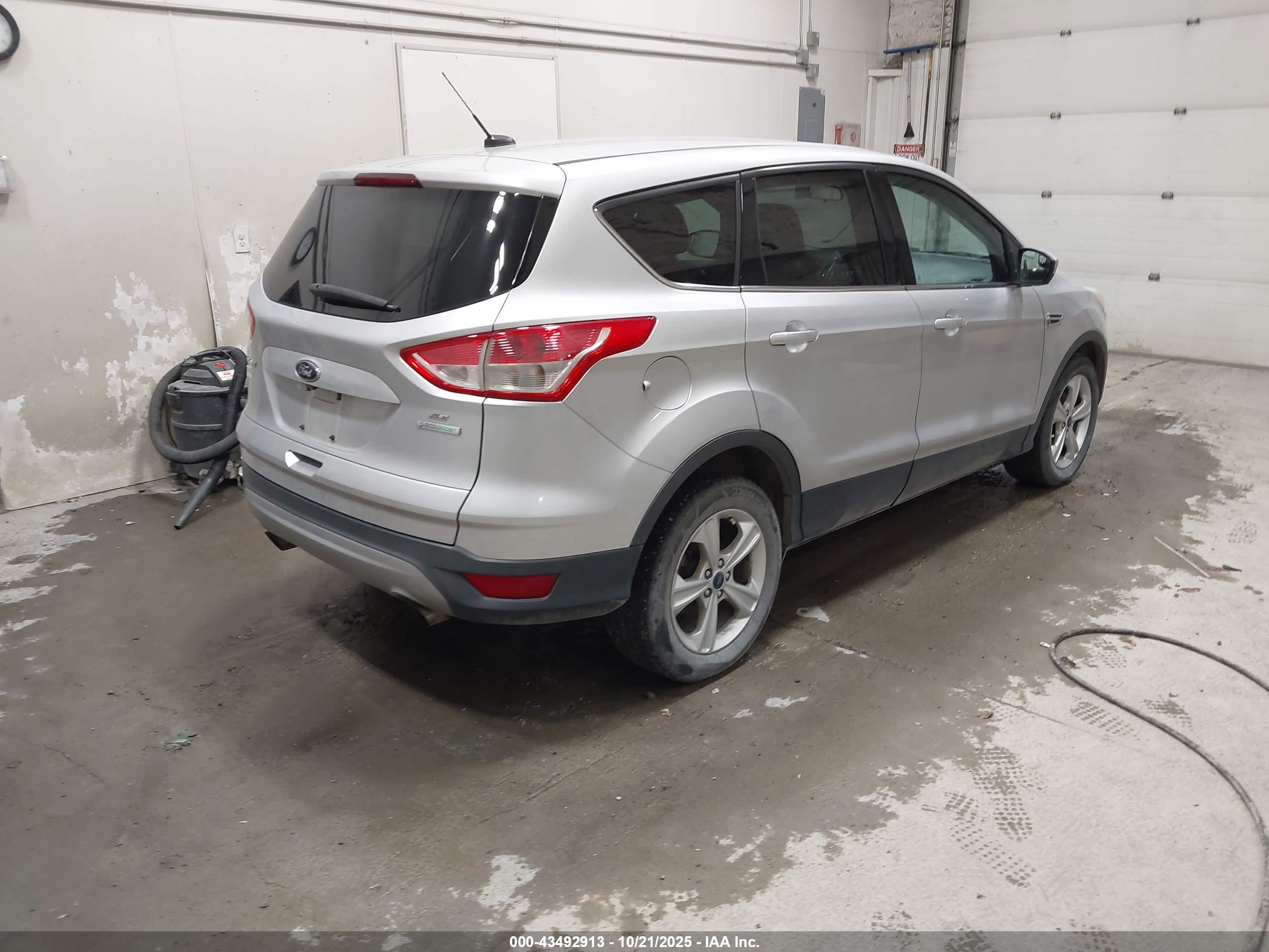 FORD ESCAPE image 4