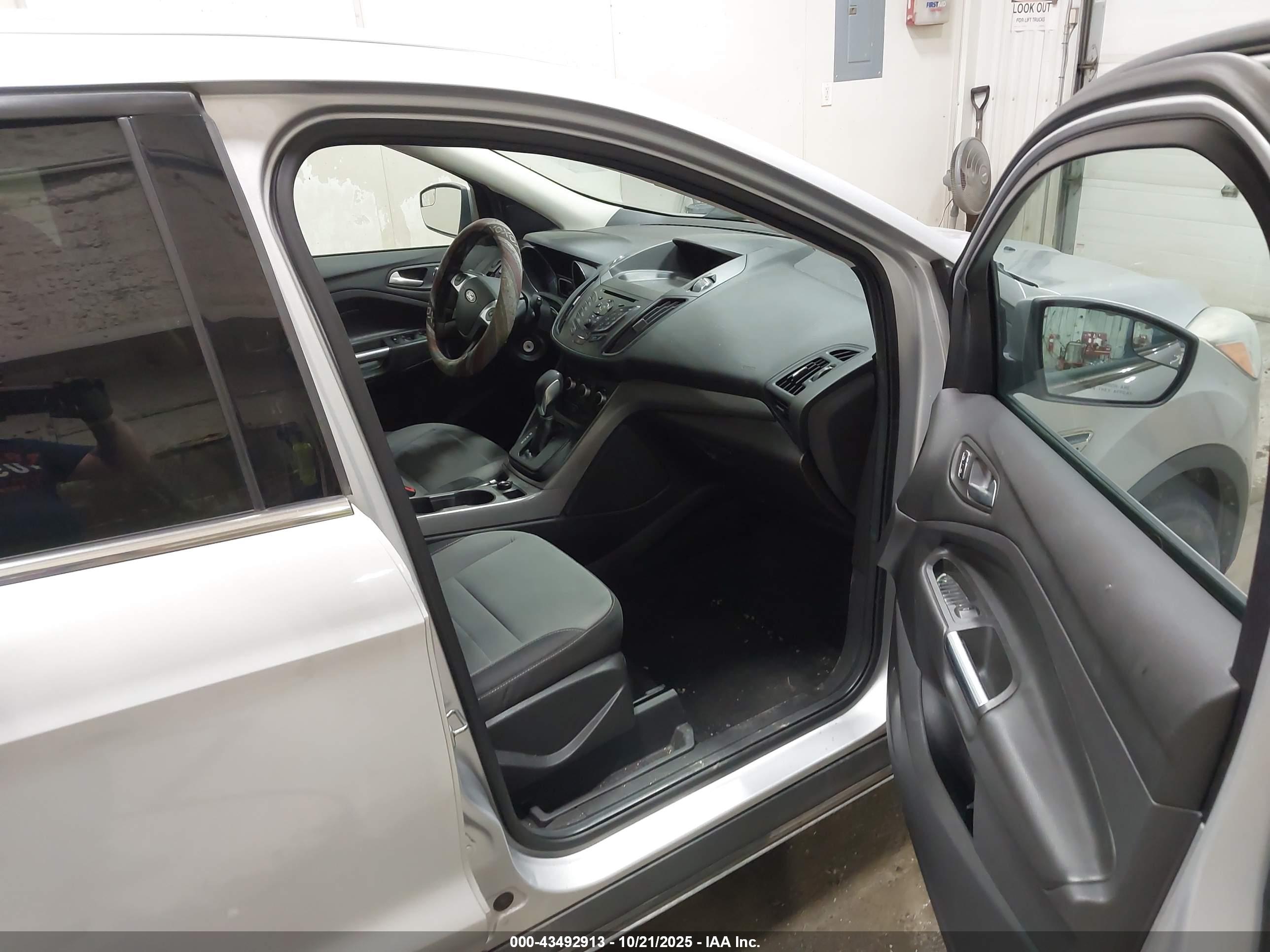 FORD ESCAPE image 5