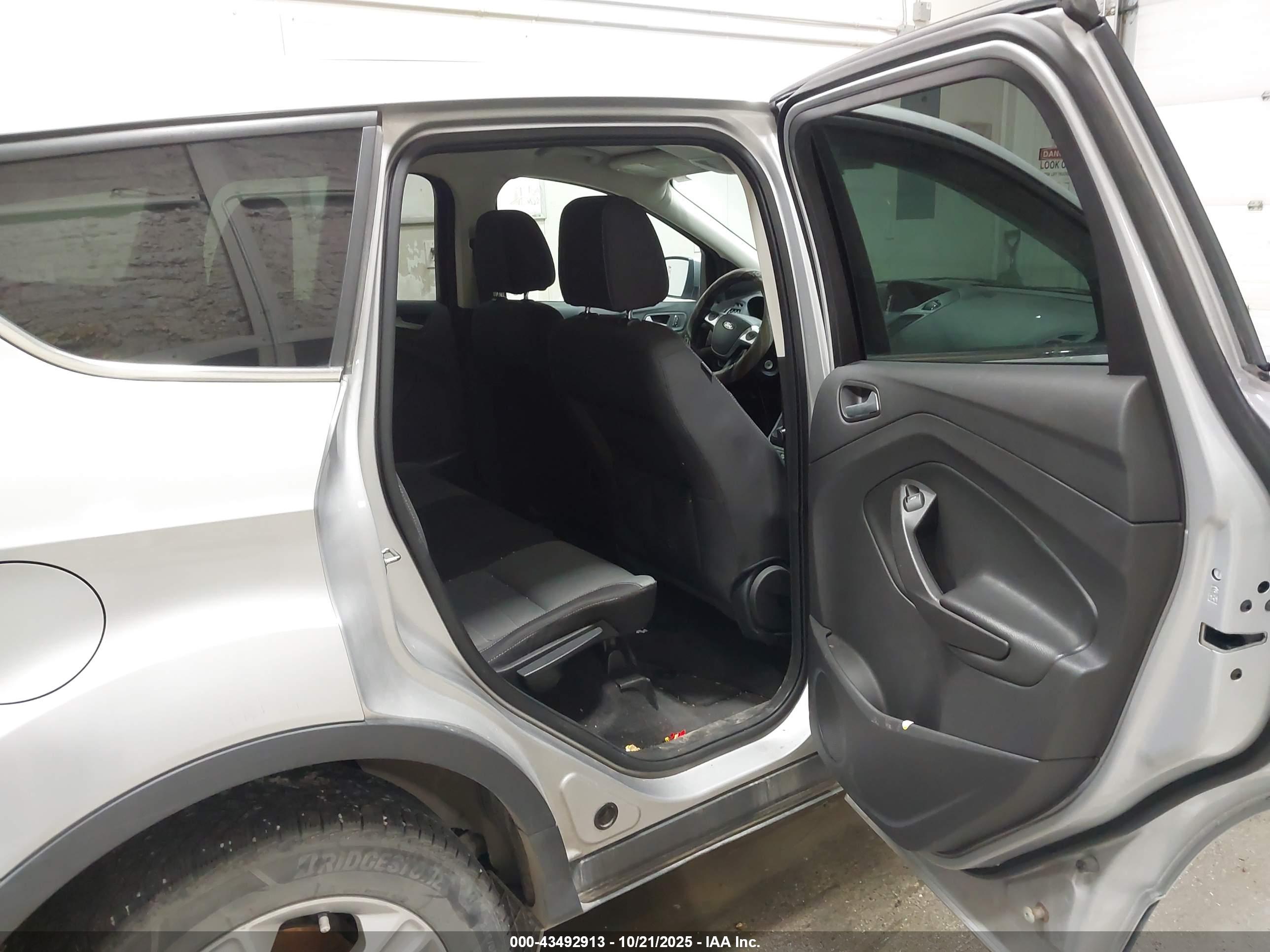FORD ESCAPE image 8