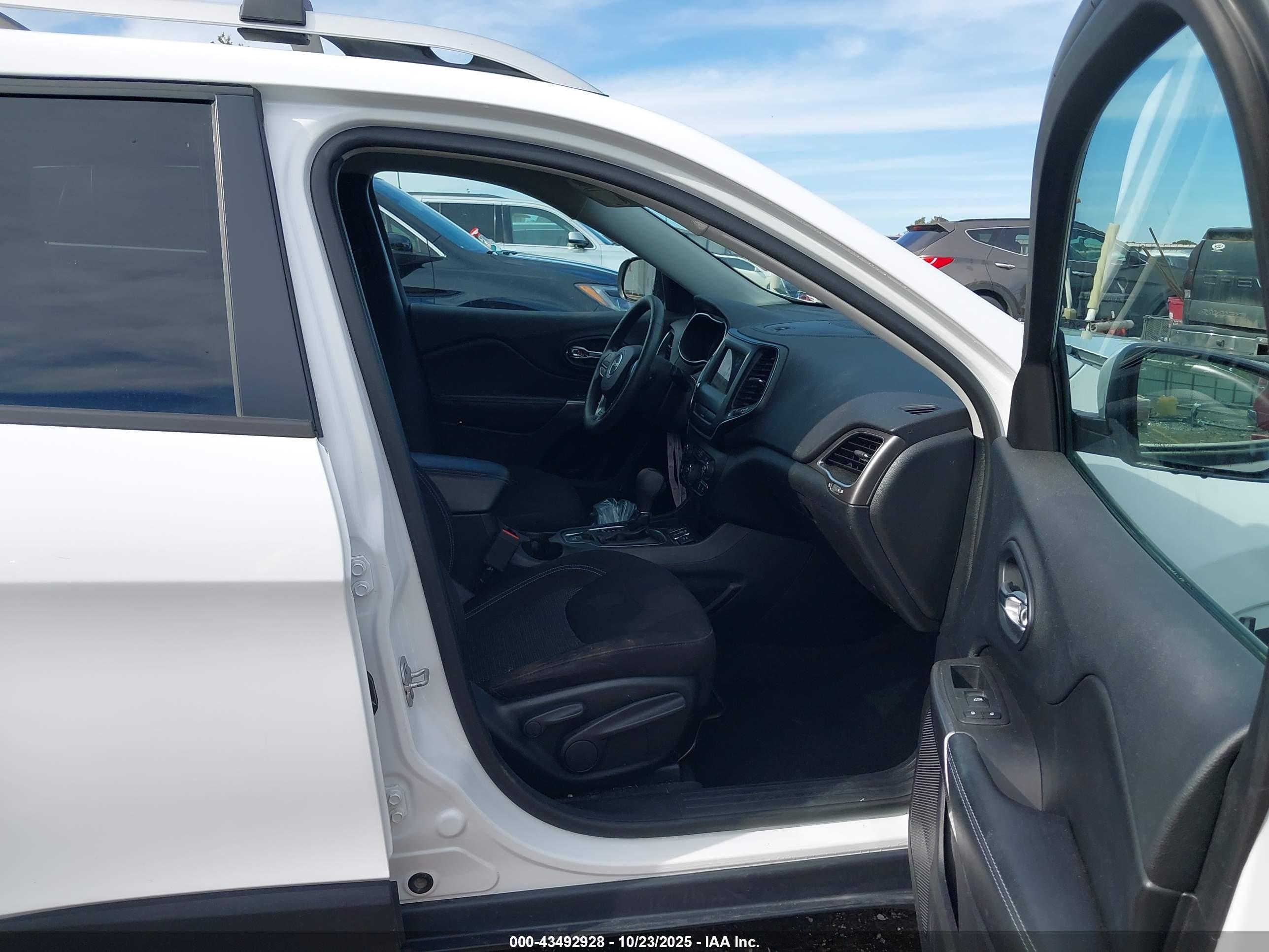 JEEP CHEROKEE image 5