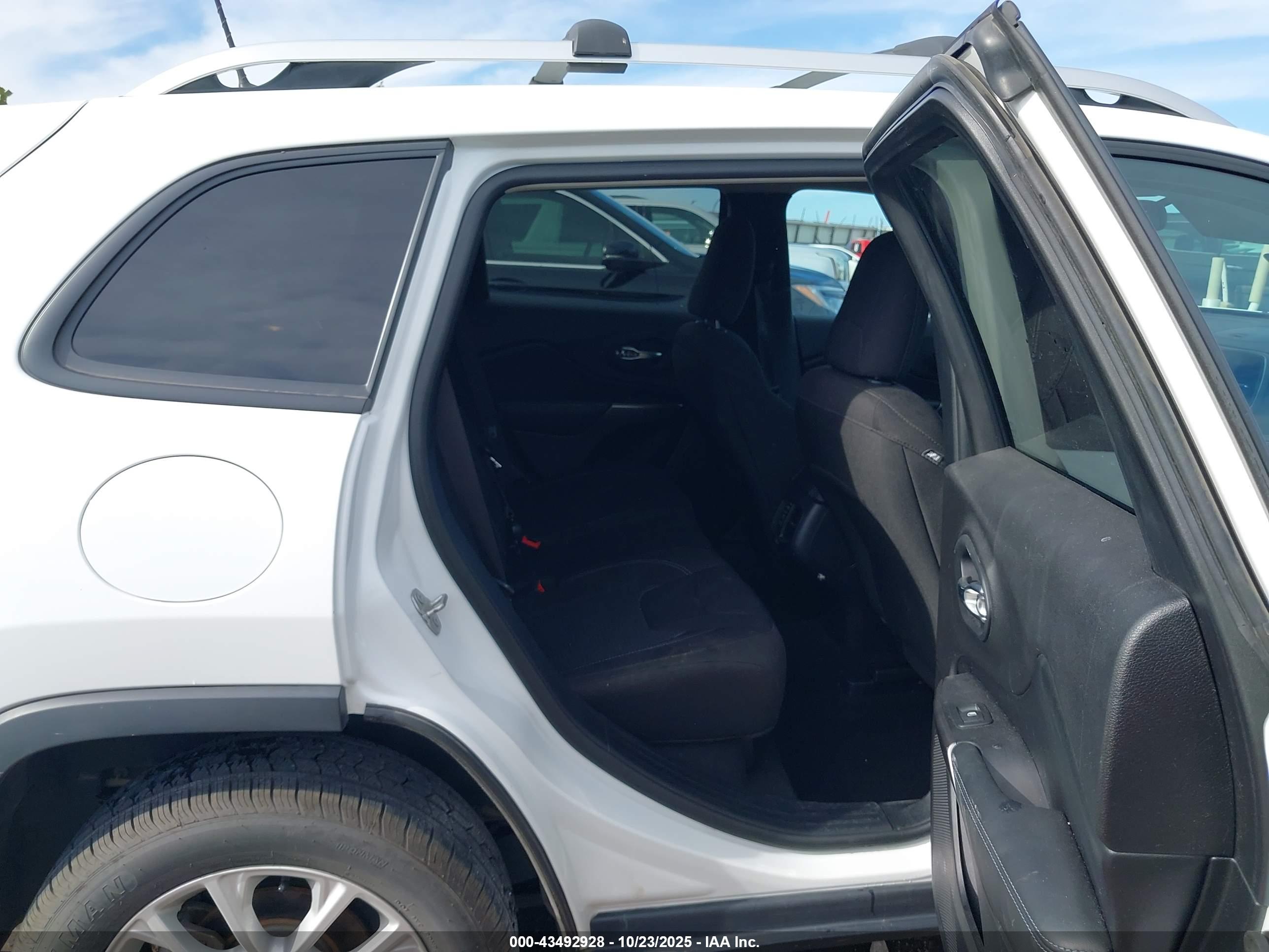 JEEP CHEROKEE image 8