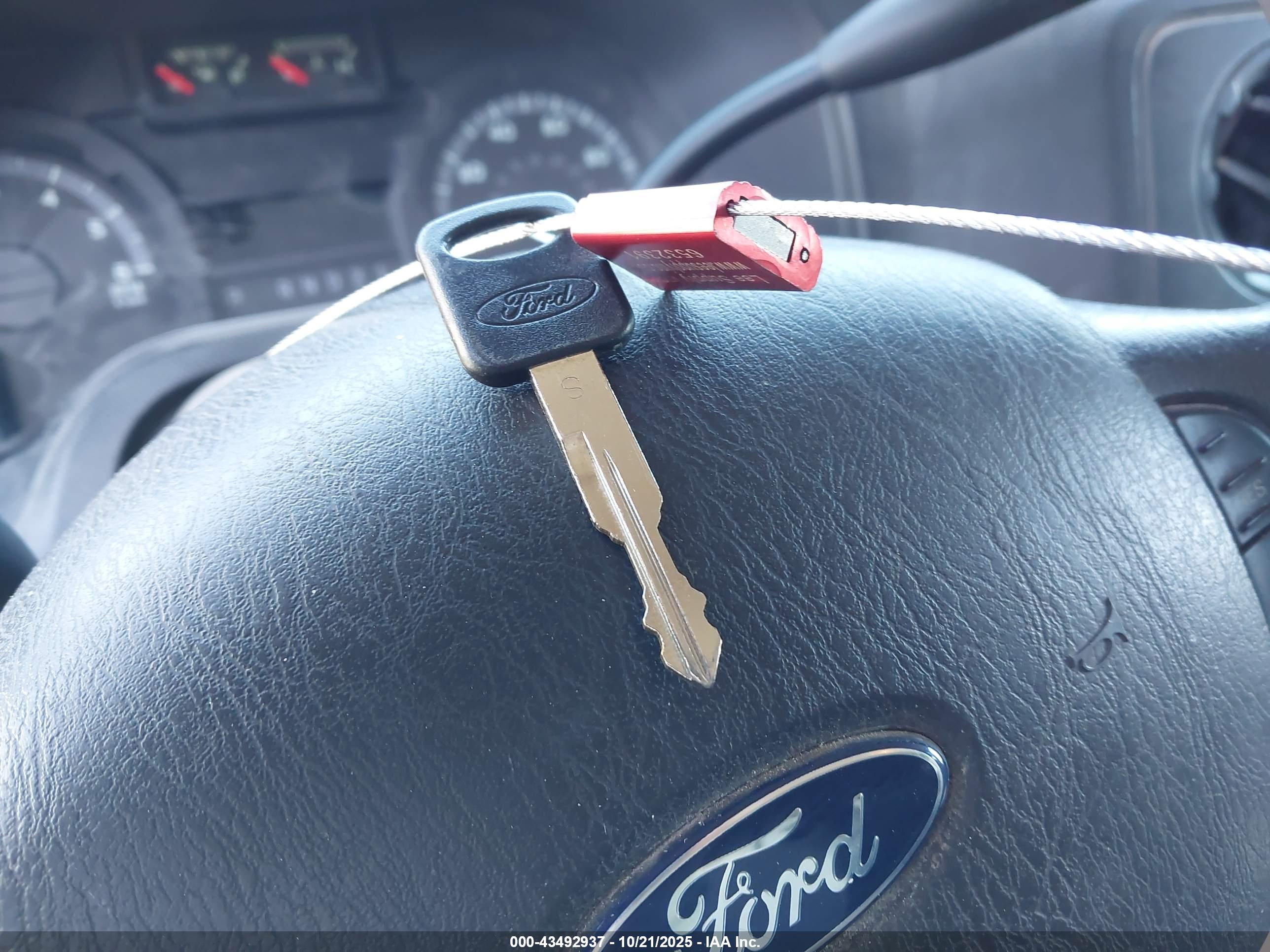FORD E-250 image 11