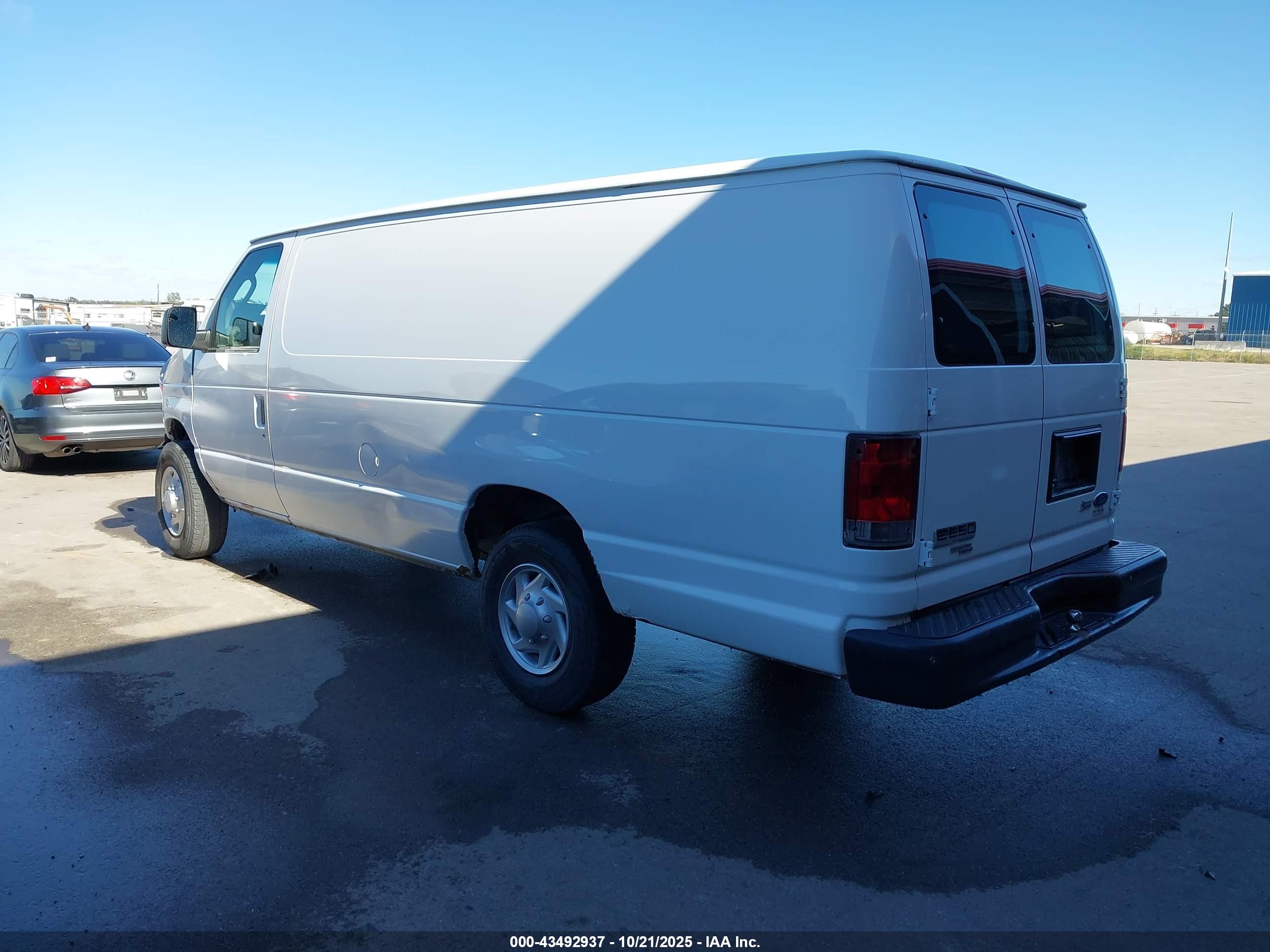 FORD E-250 image 3