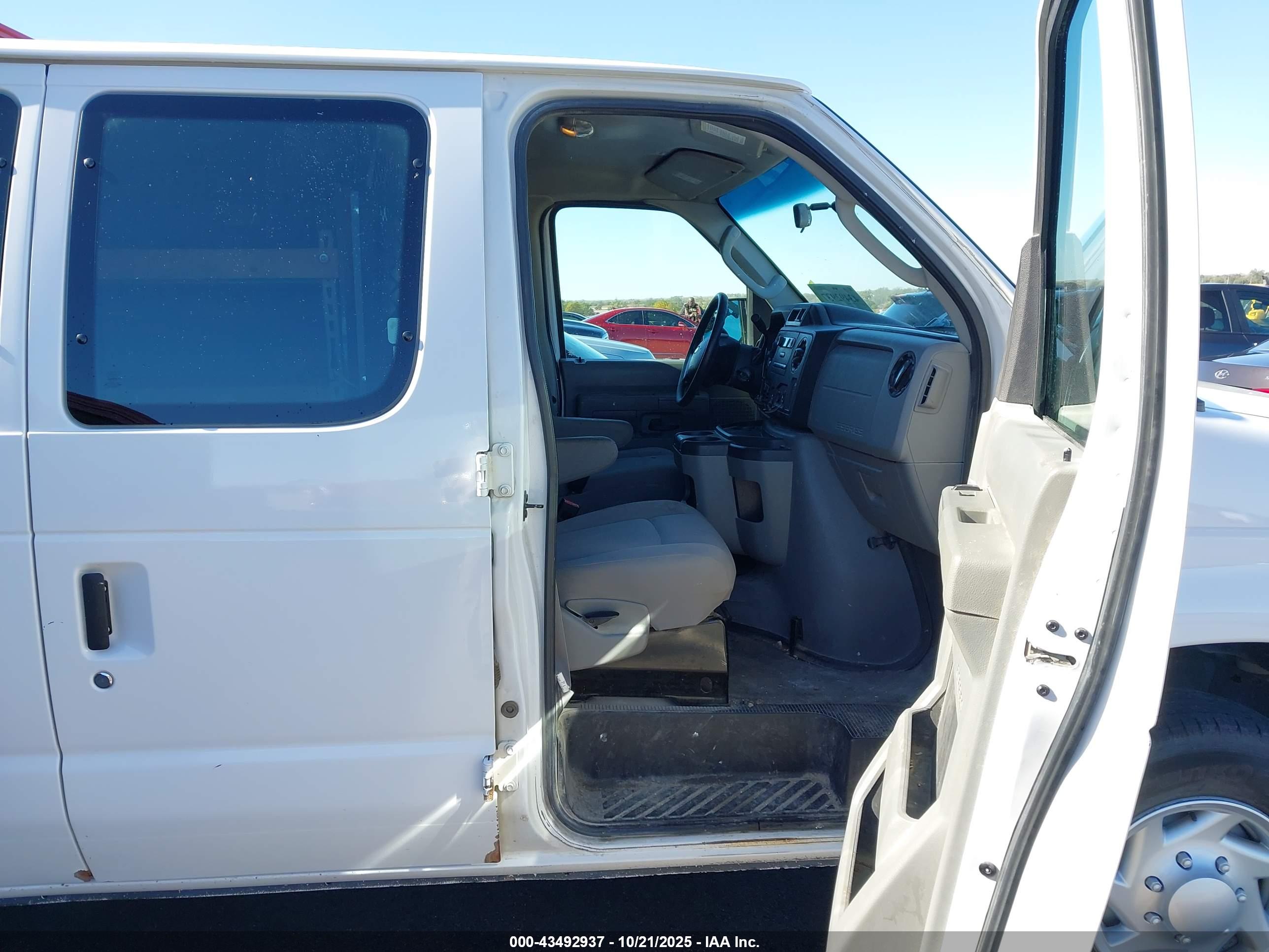 FORD E-250 image 5