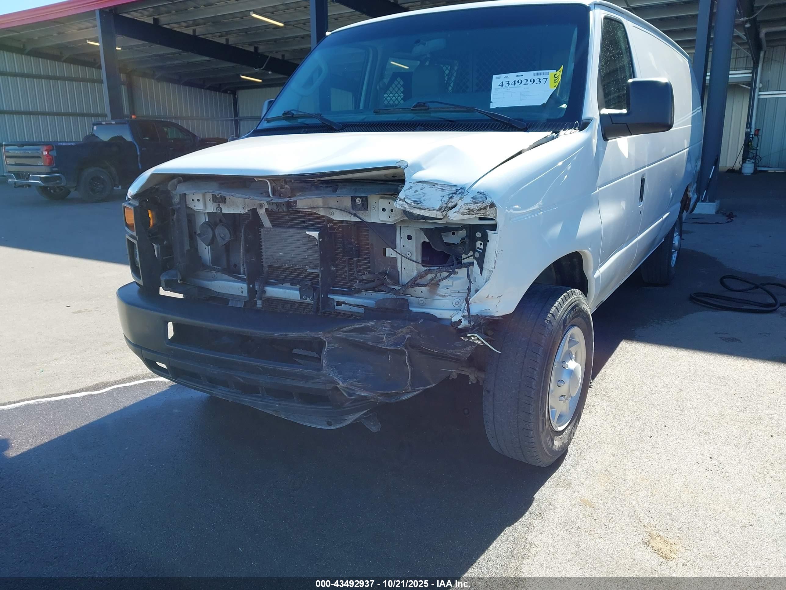 FORD E-250 image 6