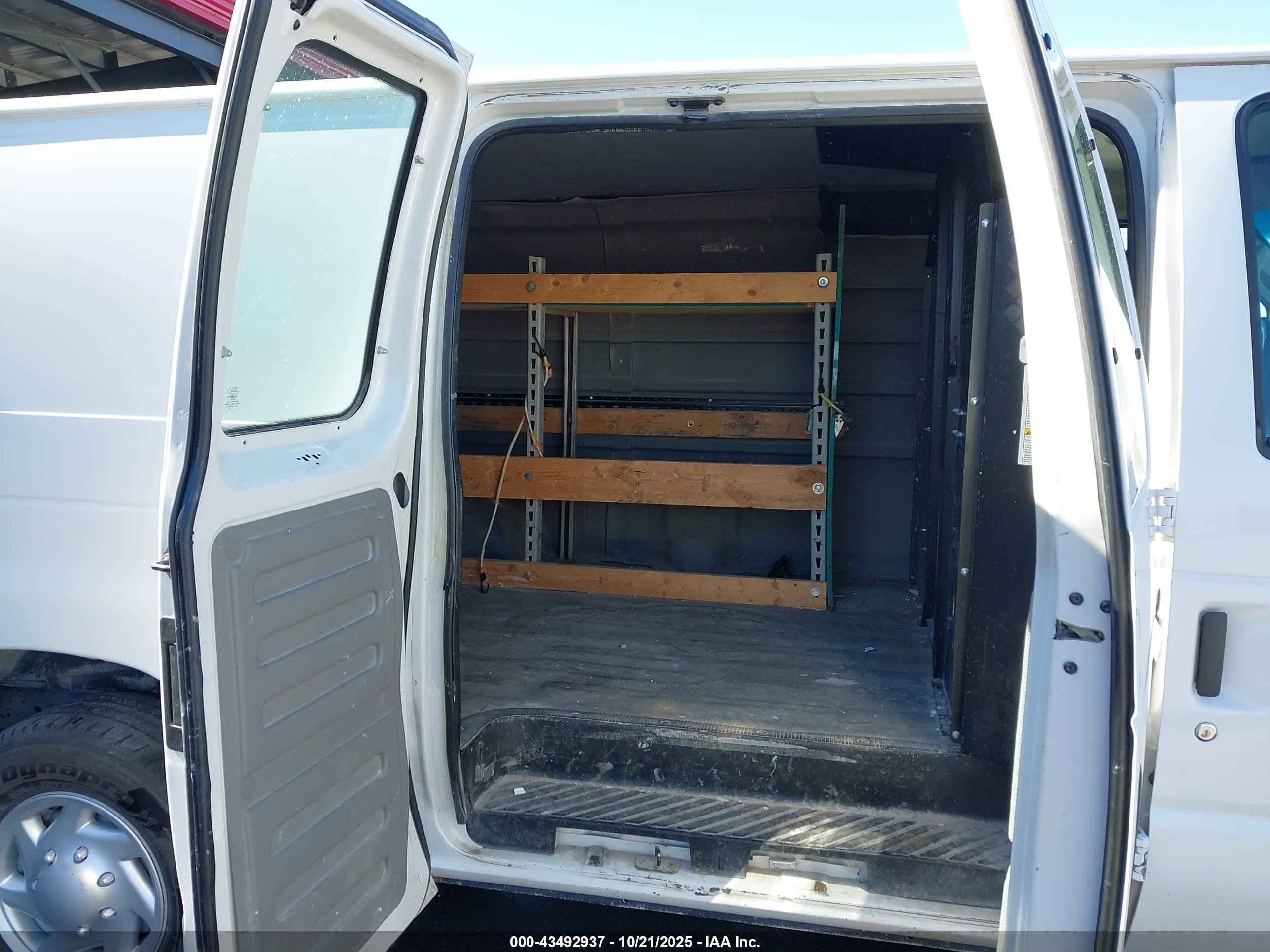 FORD E-250 image 8