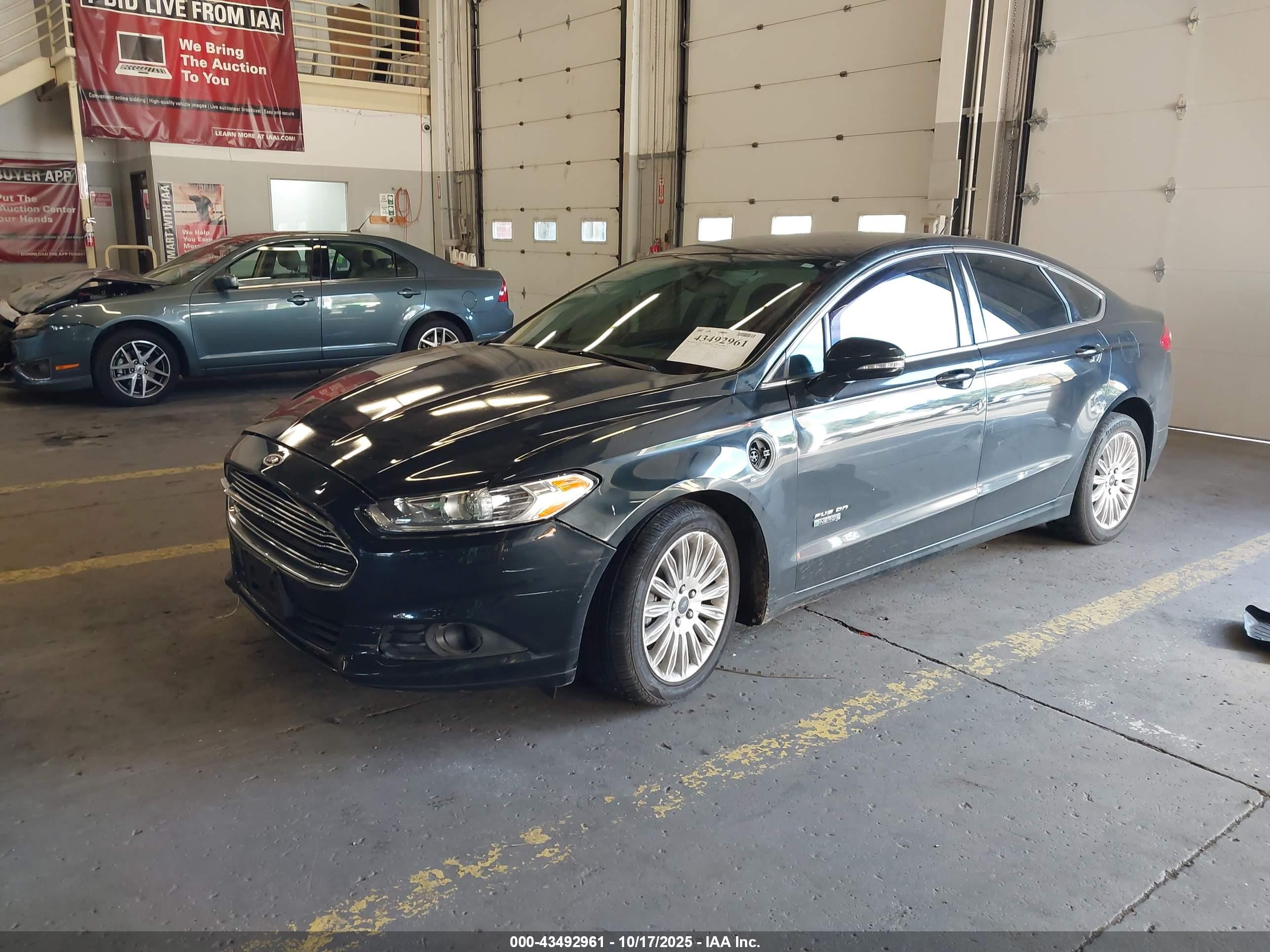 FORD FUSION image 2