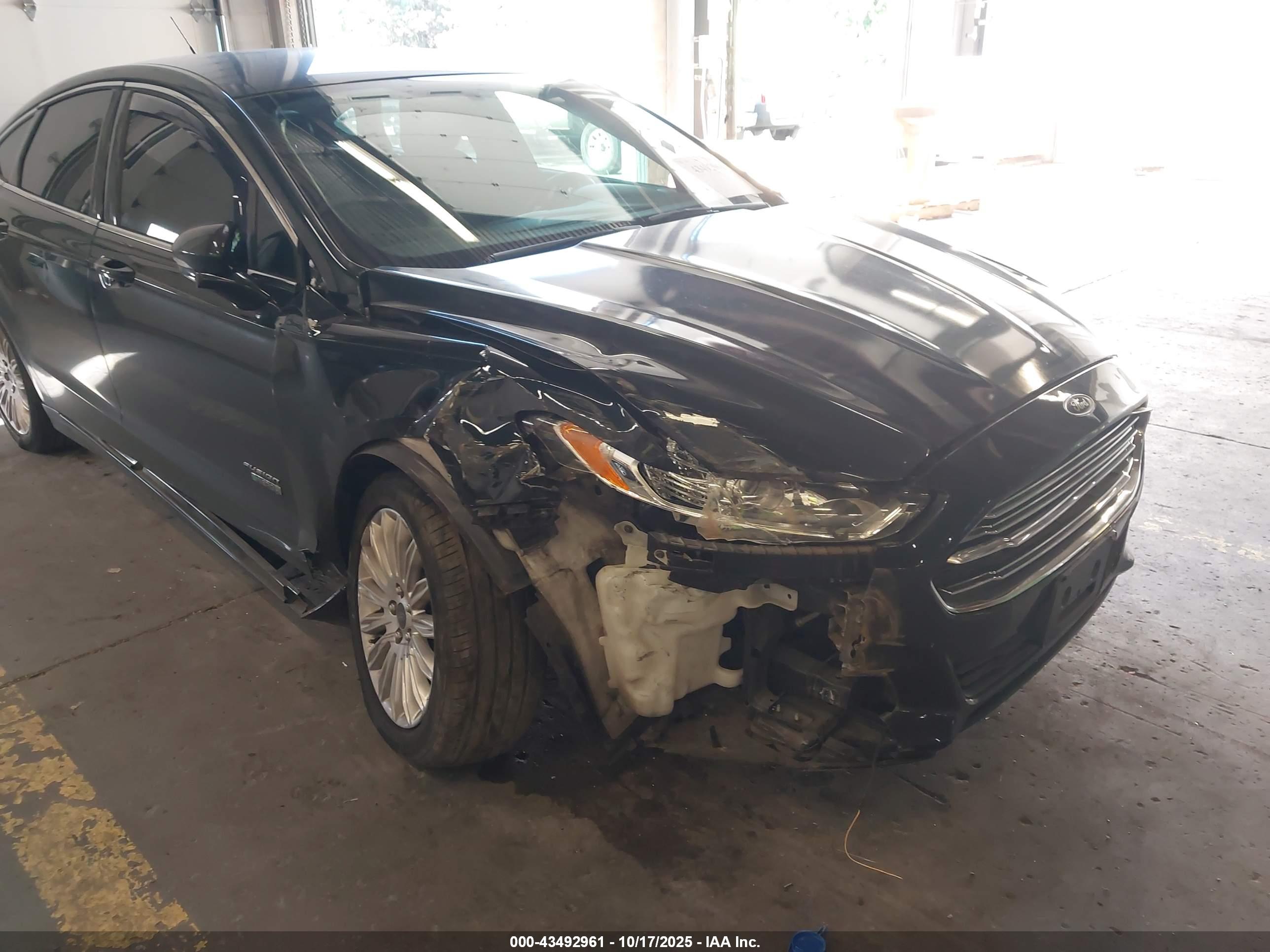FORD FUSION image 6