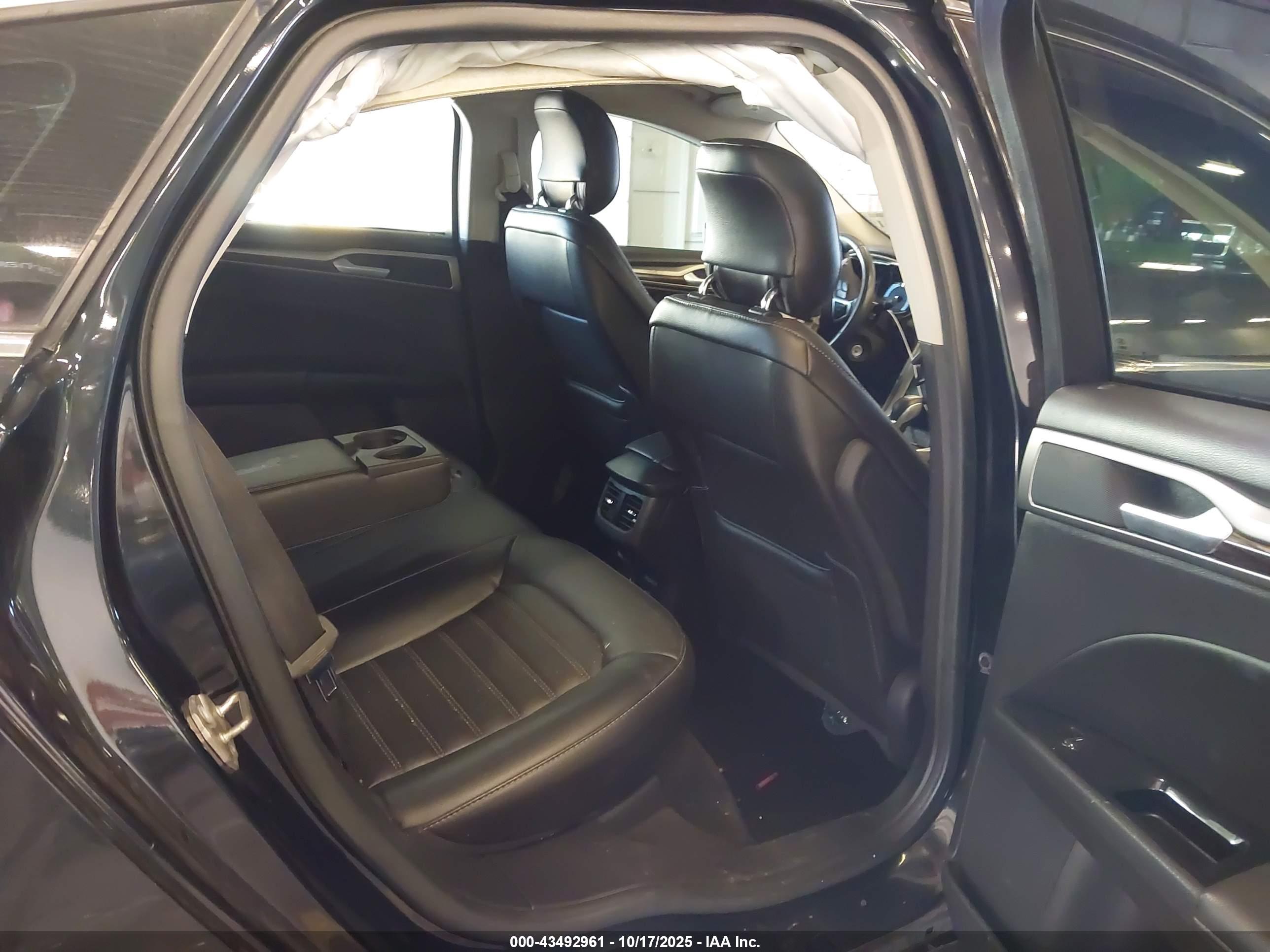 FORD FUSION image 8